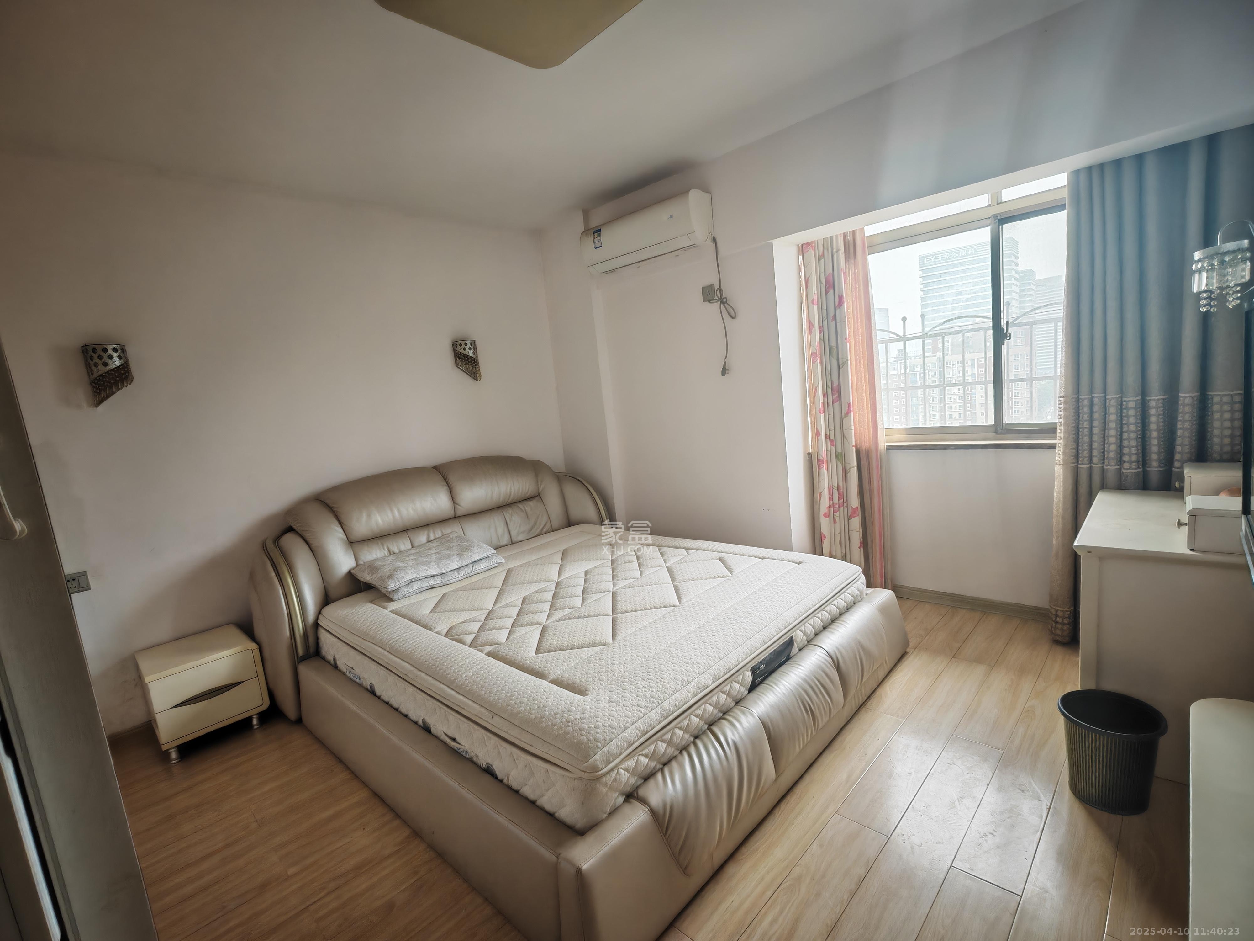 南国嘉苑 5室2厅2卫 3200.0元/月 南国嘉苑 5室2厅2卫 3200.0元/月室内图