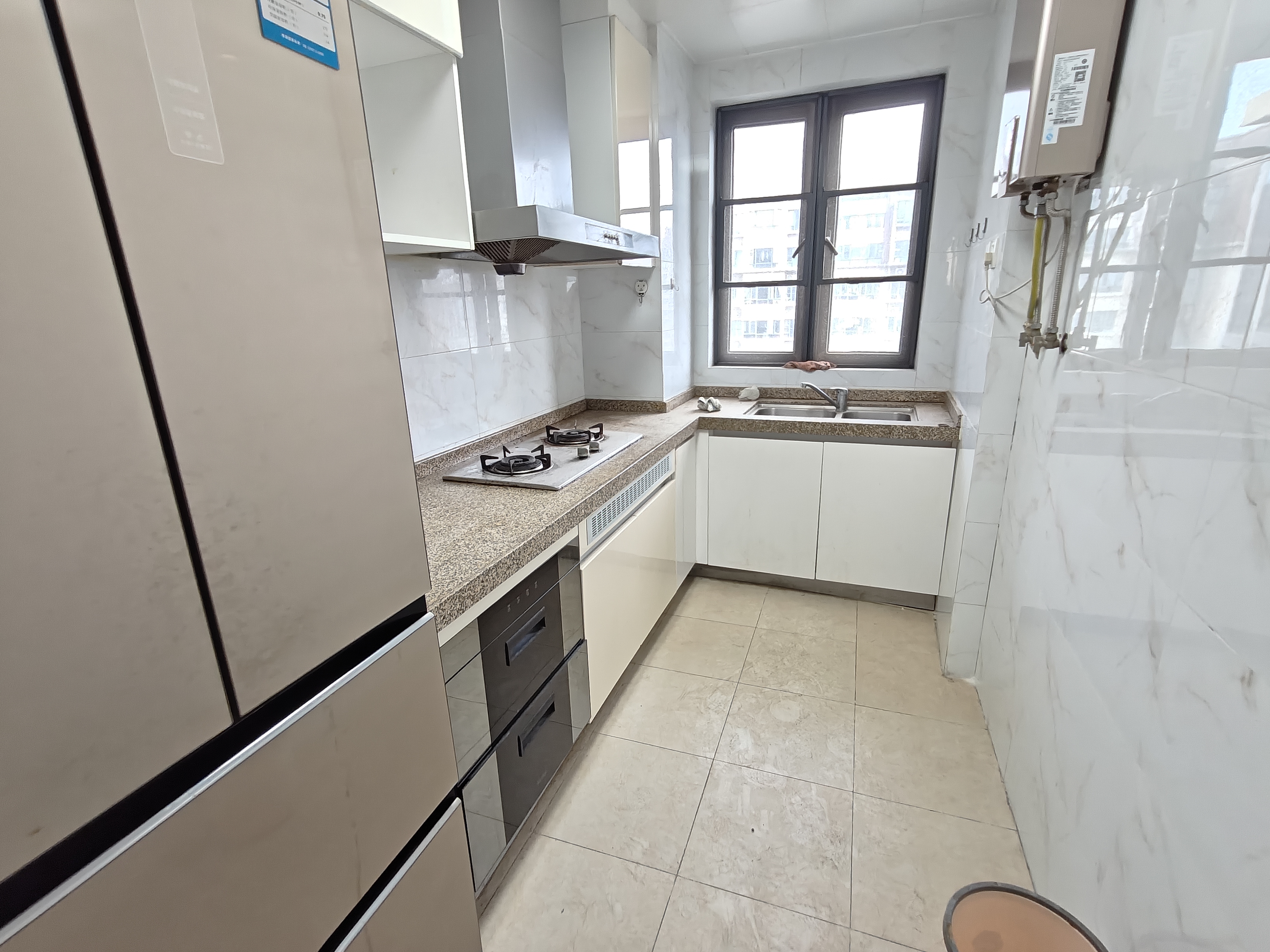 恒大华府 3室2厅2卫 1600.0元/月 恒大华府 3室2厅2卫 1600.0元/月室内图