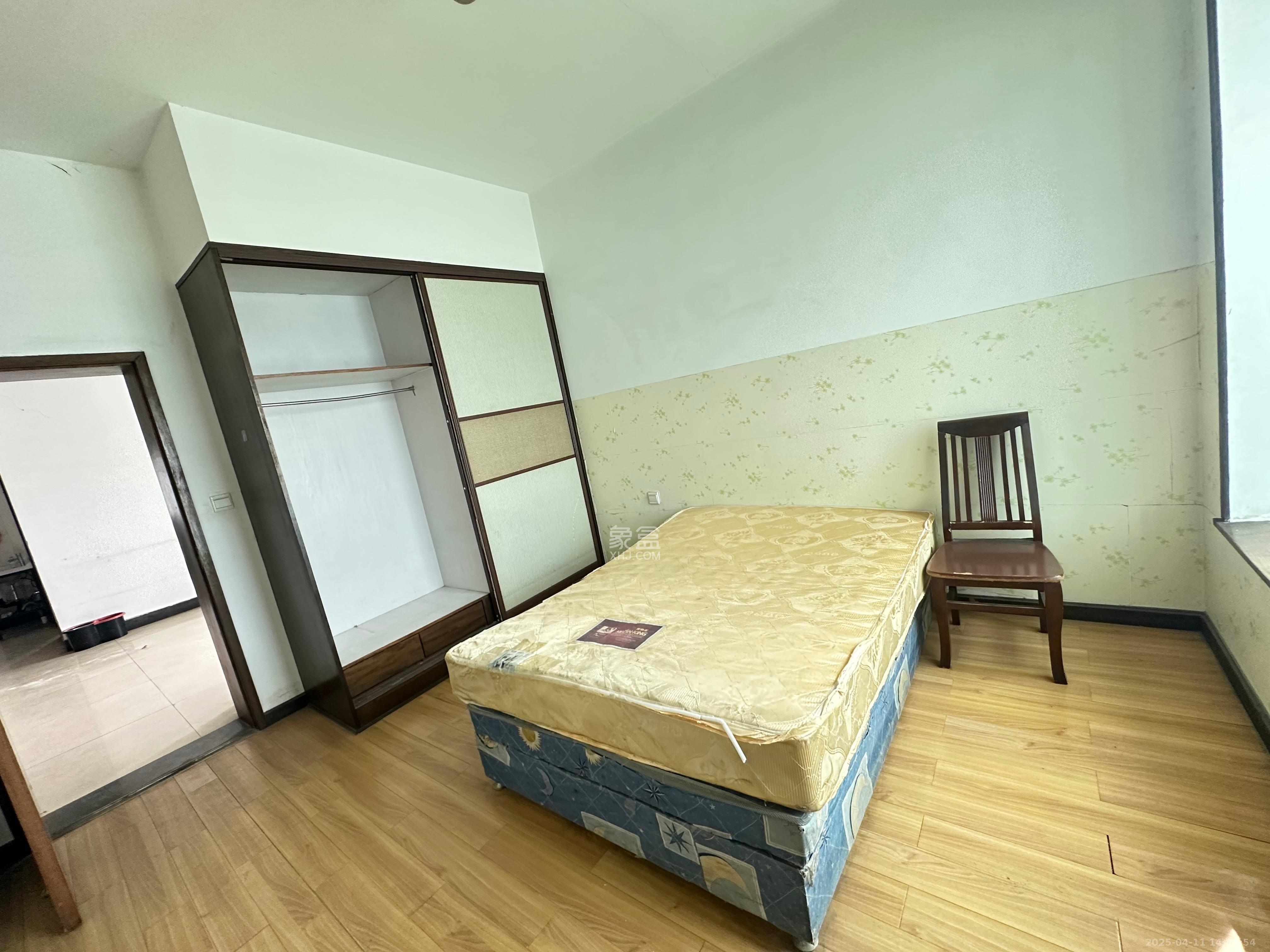 中南汽车世界 3室2厅1卫 1100.0元/月 中南汽车世界 3室2厅1卫 1100.0元/月室内图