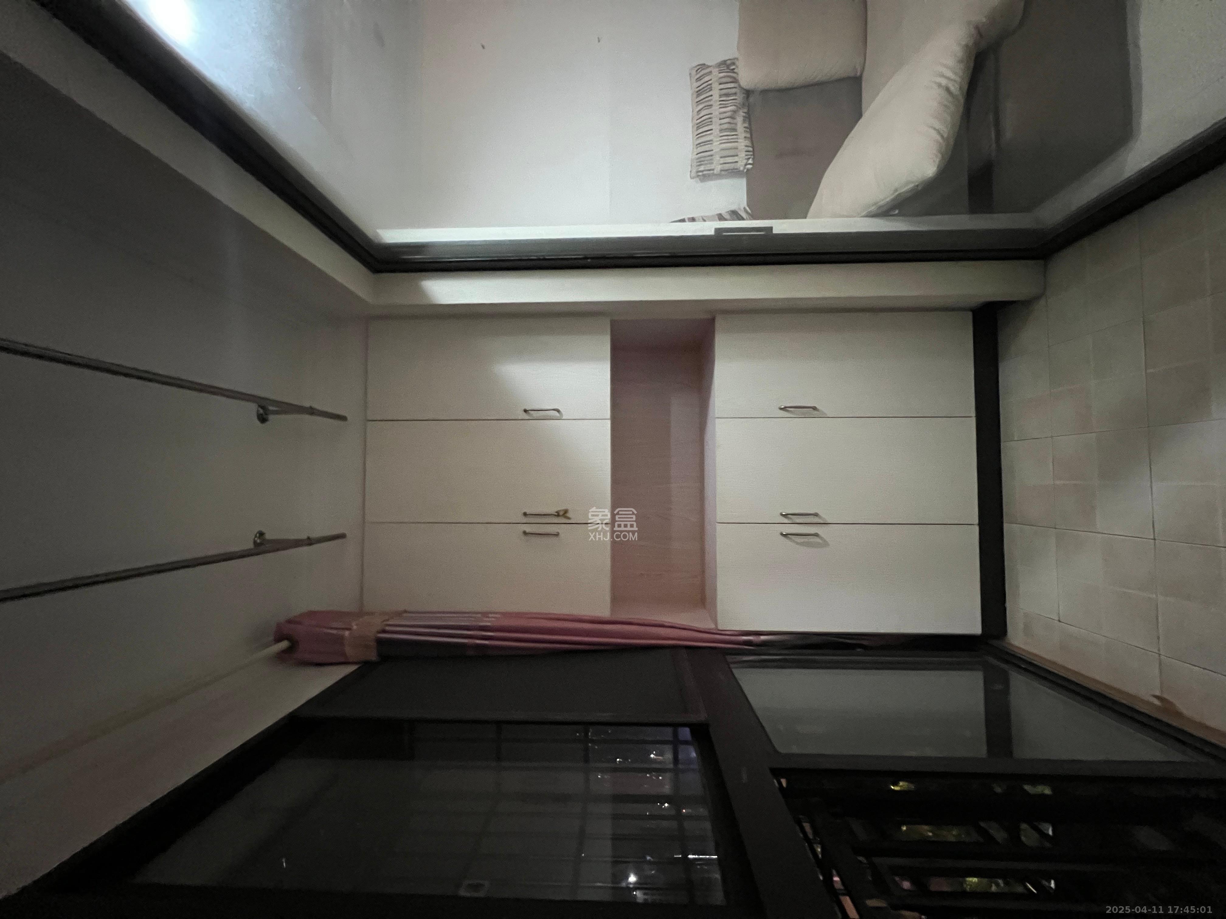 水岸世景  2室1厅1卫   1800.00元/月室内图