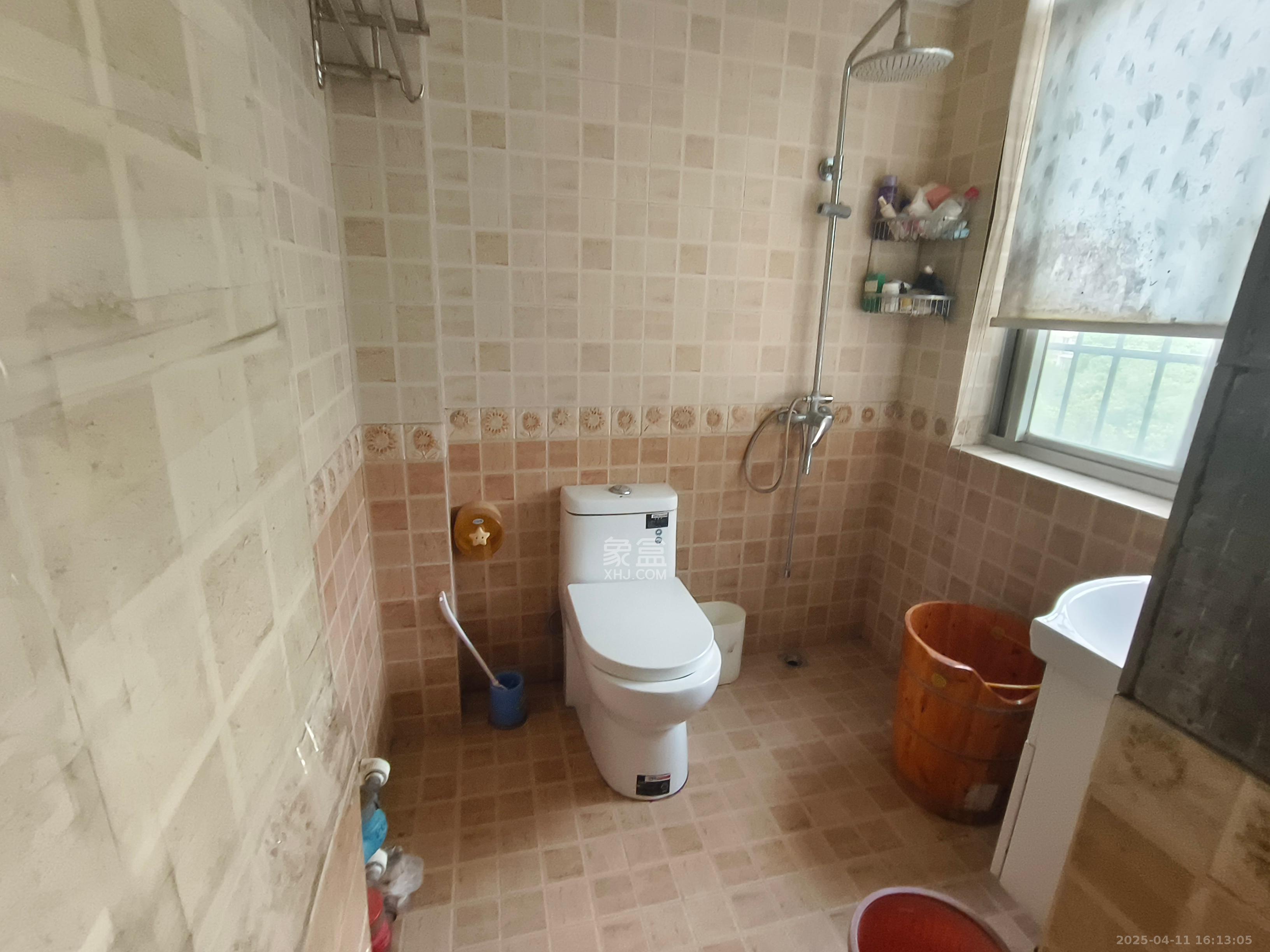 金鹰小区  3室2厅2卫    2700.0元/月室内图