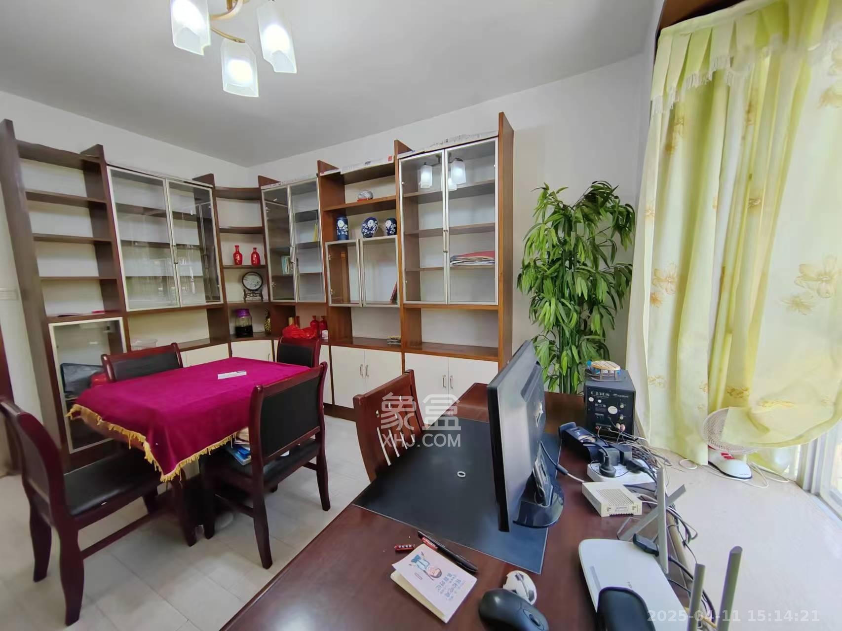 金峰小区北院(七里营社区) 4室2厅2卫 2400.0元/月 金峰小区北院(七里营社区) 4室2厅2卫 2400.0元/月室内图