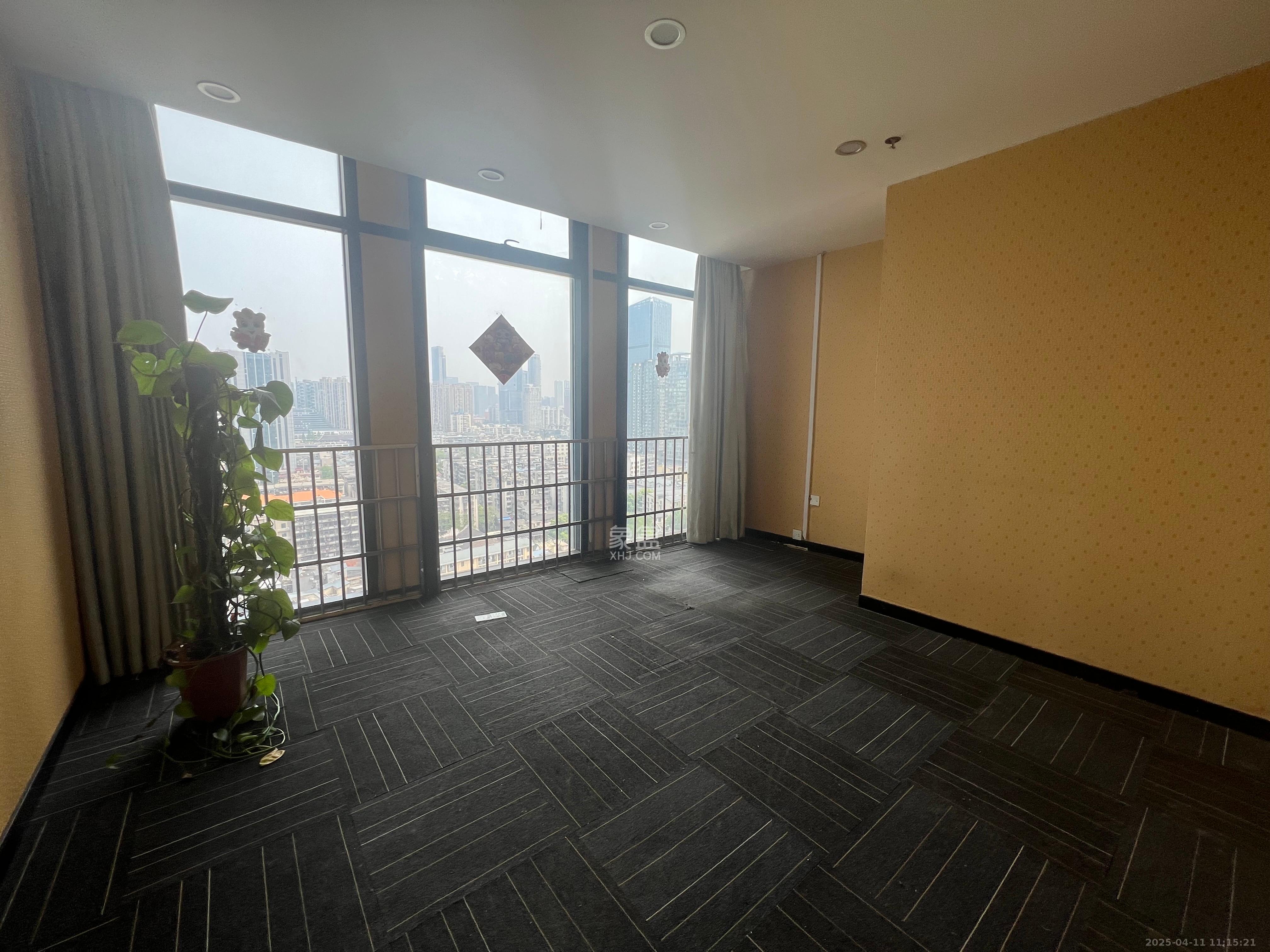 万达广场   383.0㎡      18500.0元/月室内图