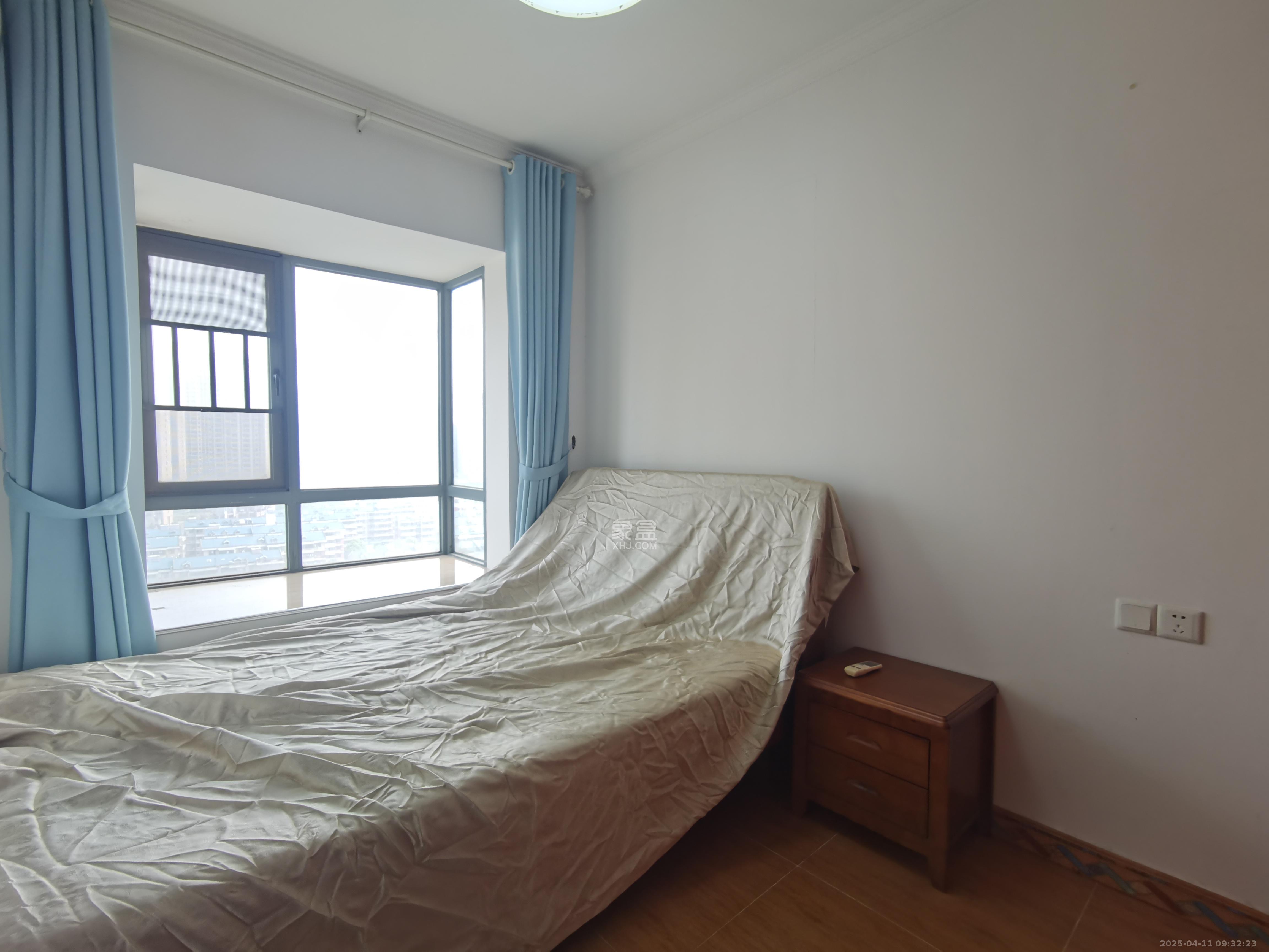 月畔湾  3室2厅2卫   2600.00元/月室内图