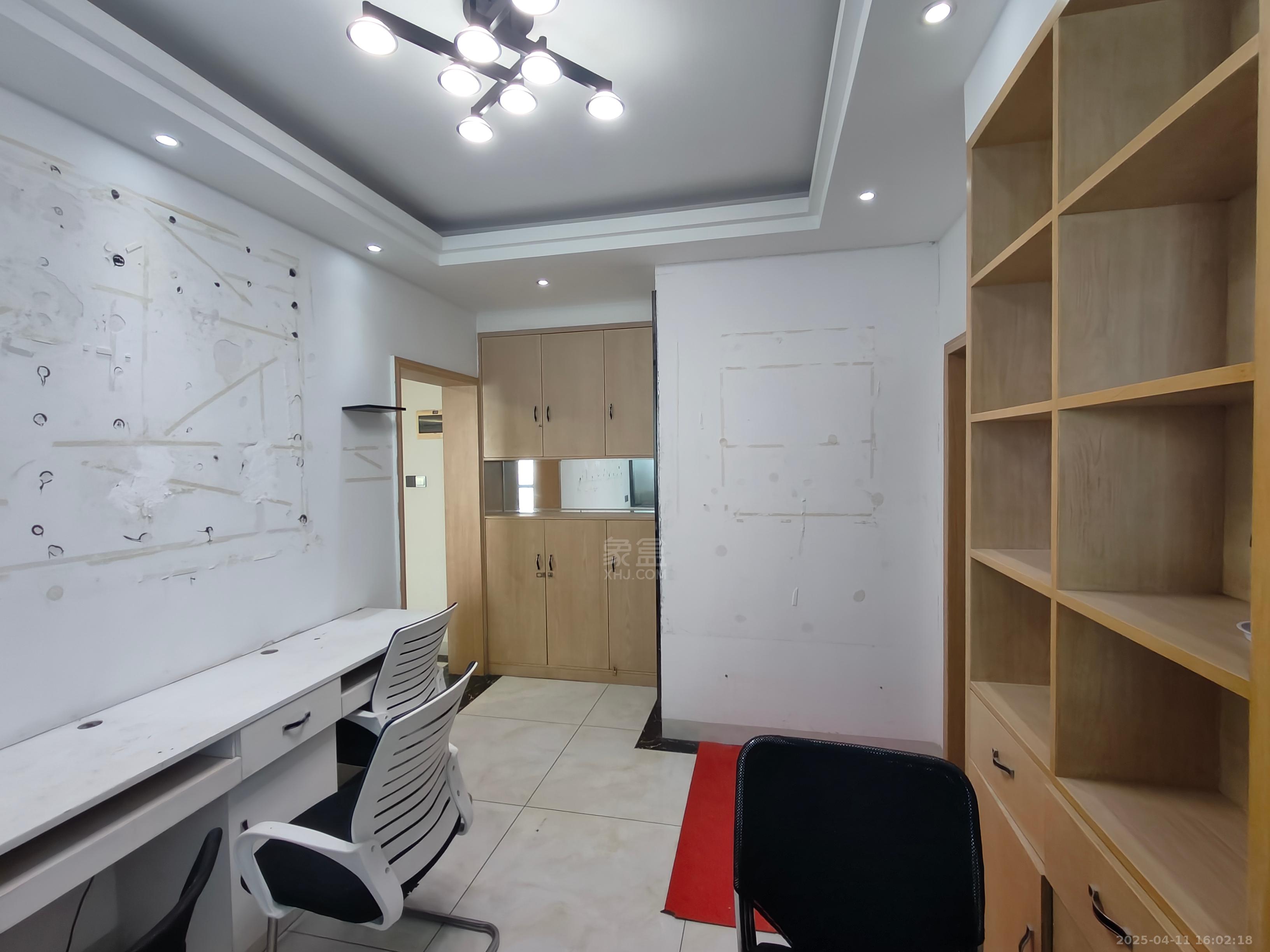 大汉希尔顿 4室2厅2卫 4500.0元/月 大汉希尔顿 4室2厅2卫 4500.0元/月室内图