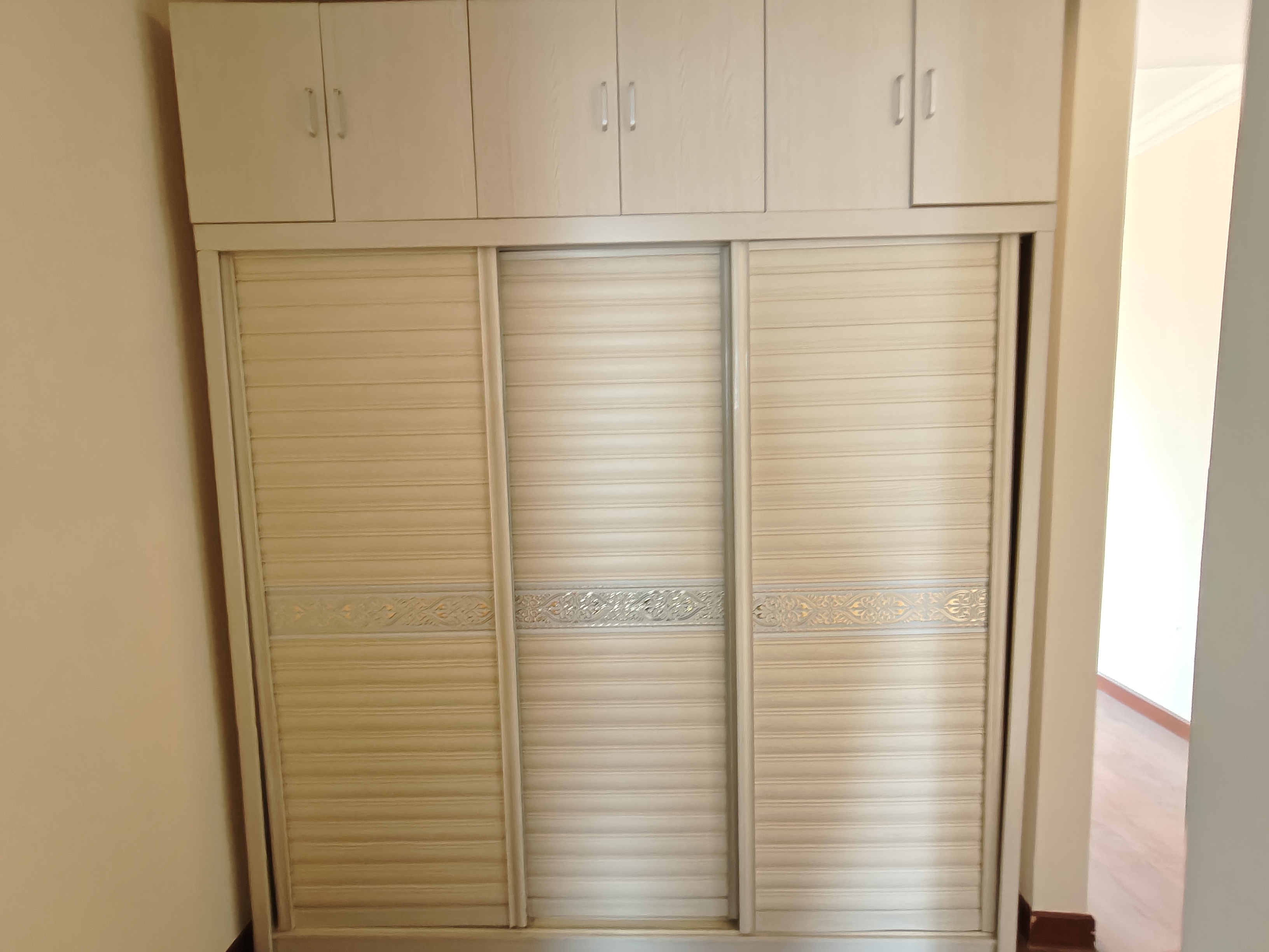 恒大华府 3室2厅2卫 1600.0元/月 恒大华府 3室2厅2卫 1600.0元/月室内图