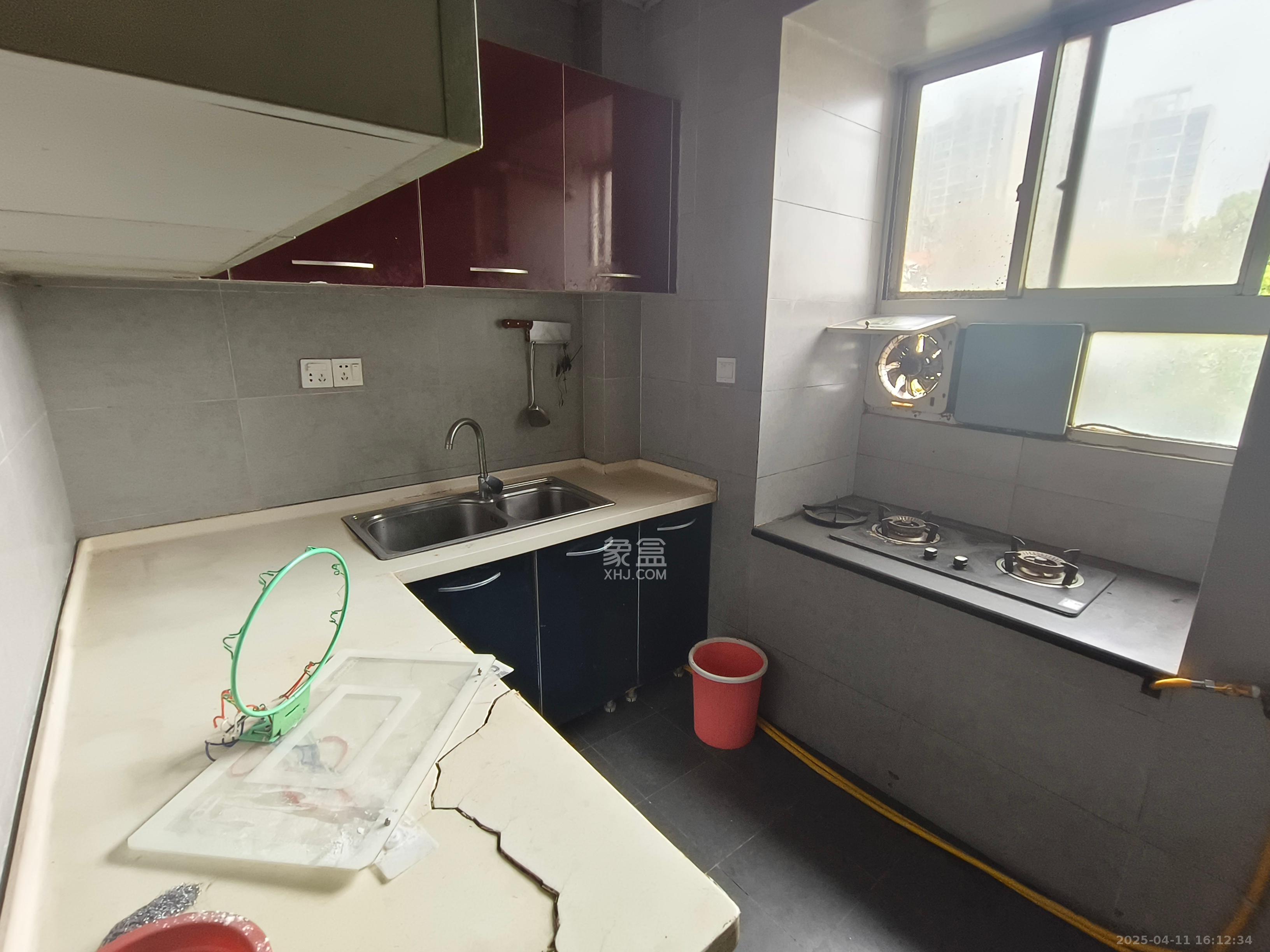 金鹰小区 3室2厅2卫 2700.0元/月 金鹰小区 3室2厅2卫 2700.0元/月室内图