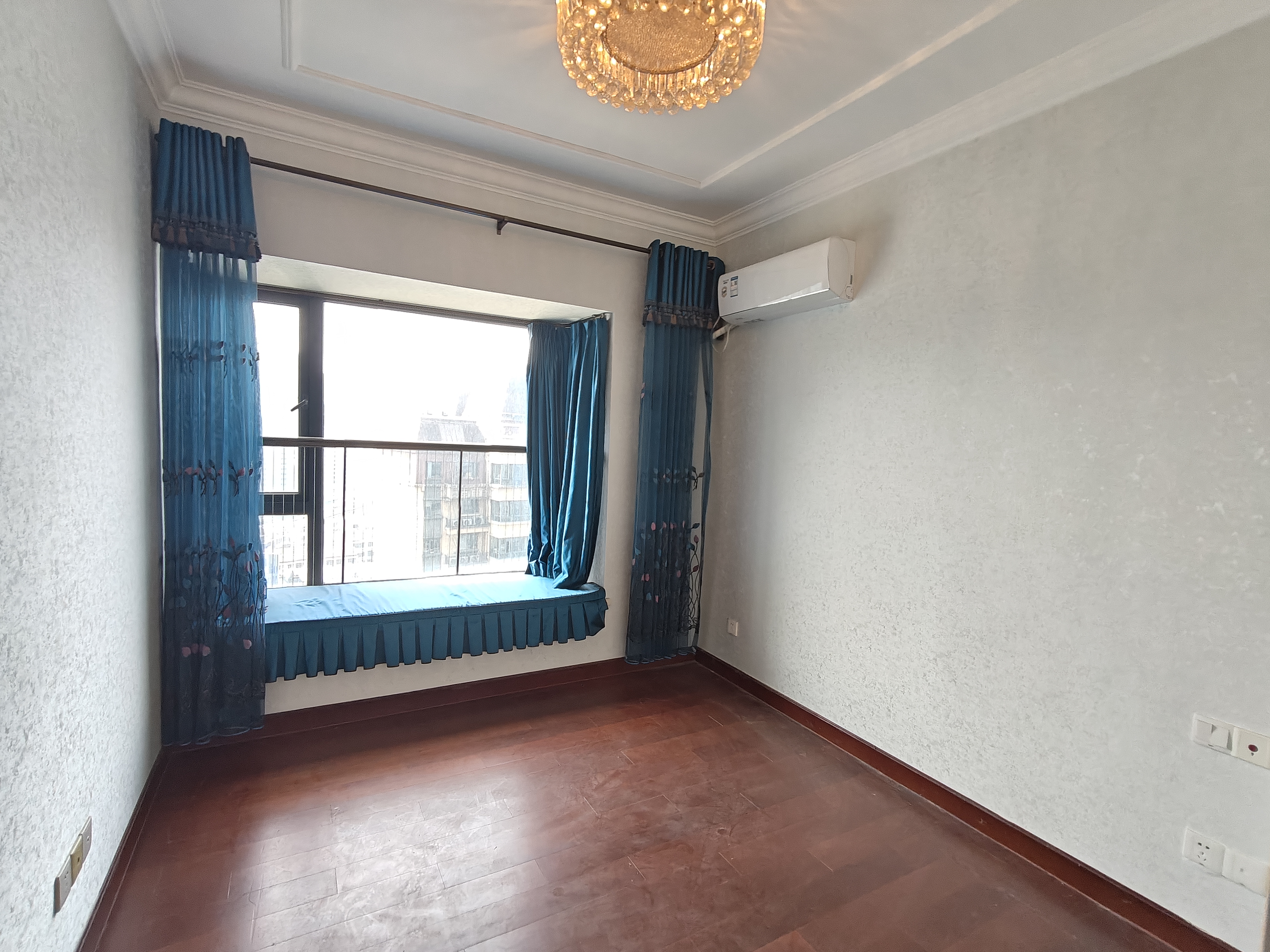 恒大华府 2室1厅1卫 1400.0元/月 恒大华府 2室1厅1卫 1400.0元/月室内图