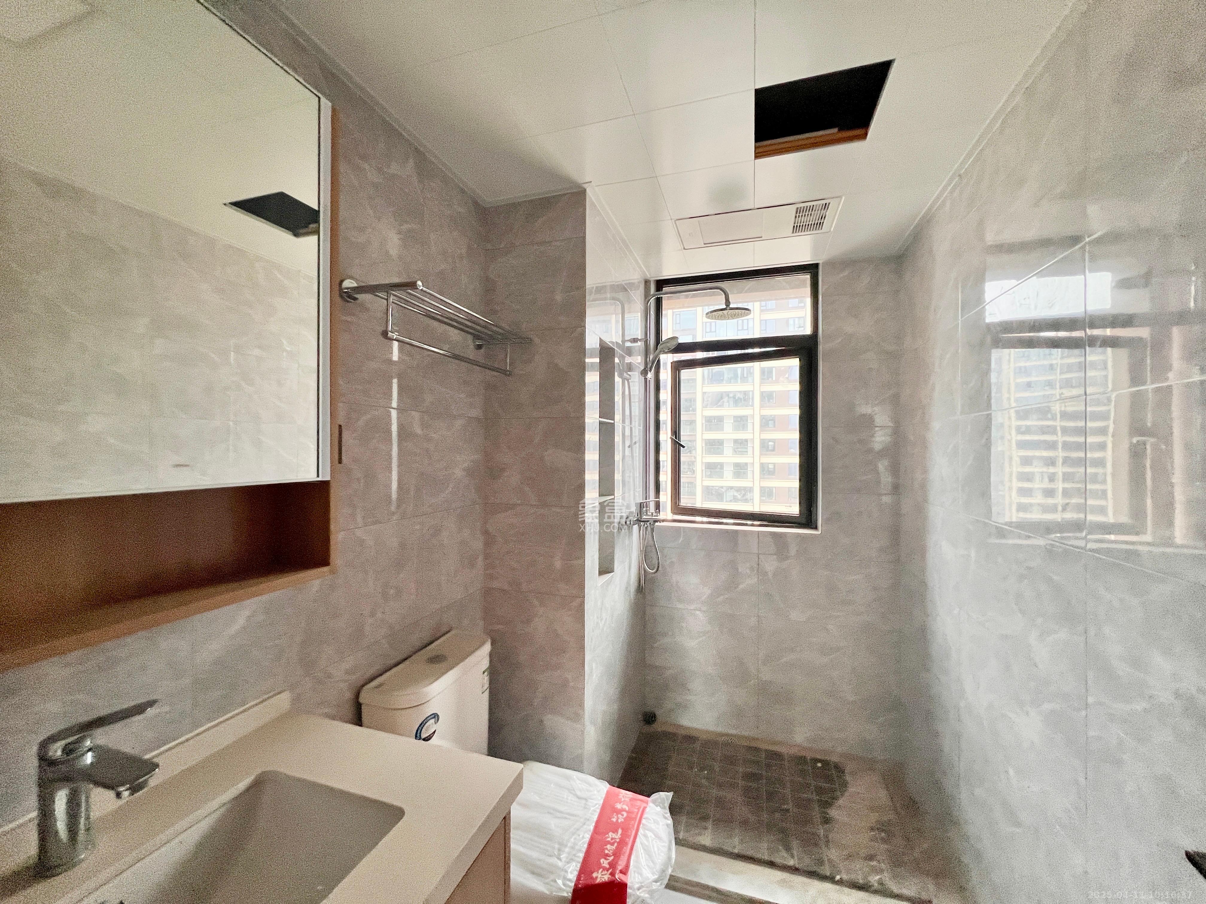 汉唐世家二期 4室2厅2卫 2600.0元/月 汉唐世家二期 4室2厅2卫 2600.0元/月室内图