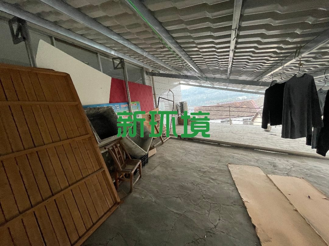 宝塔岗散盘  9室4厅4卫   148.00万客厅