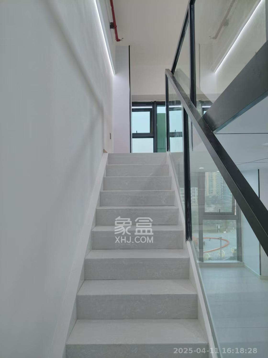 绿地V岛 1室1厅1卫 3400.0元/月 绿地V岛 1室1厅1卫 3400.0元/月室内图