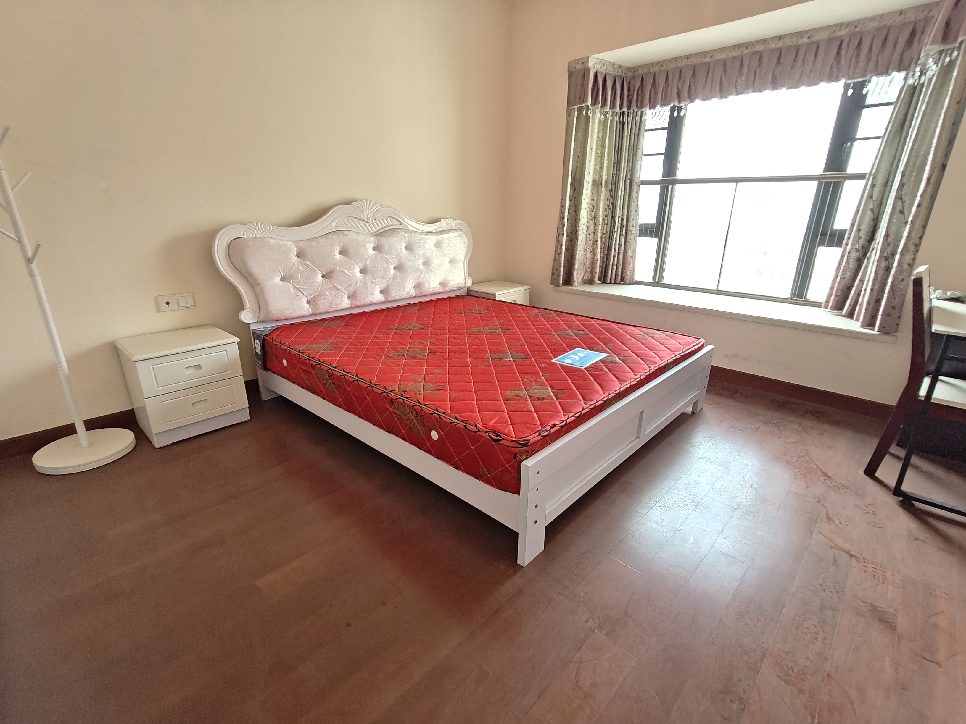 恒大华府 3室2厅2卫 1600.0元/月 恒大华府 3室2厅2卫 1600.0元/月室内图