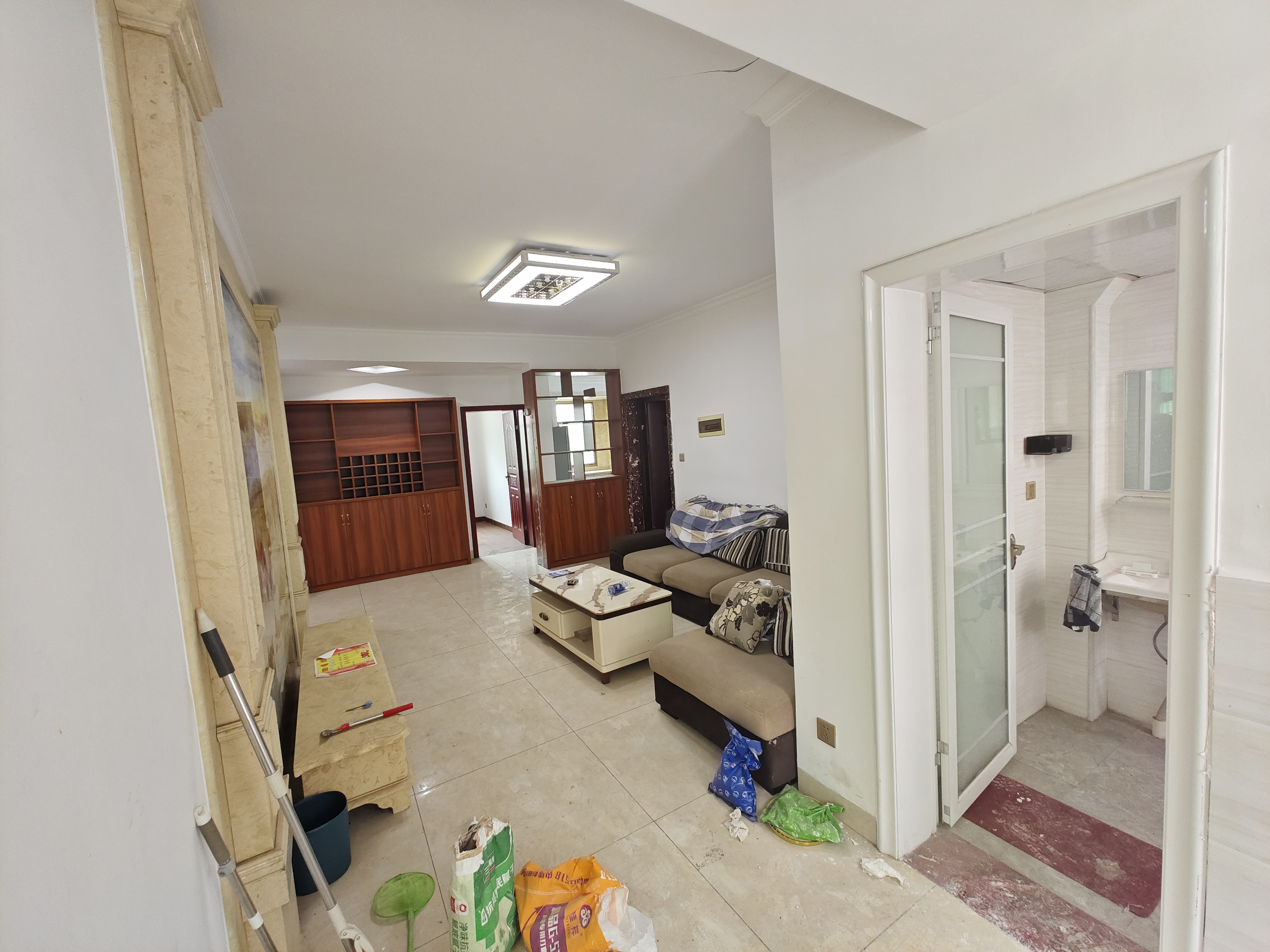 互助小区 3室2厅1卫 1500.0元/月 互助小区 3室2厅1卫 1500.0元/月室内图