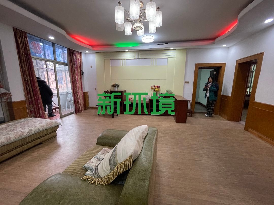 宝塔岗散盘  9室4厅4卫   148.00万客厅
