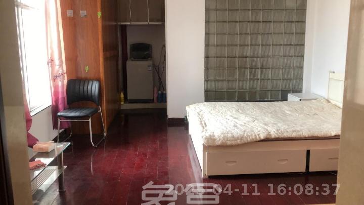 上河国际A座  1室0厅1卫   1300.00元/月