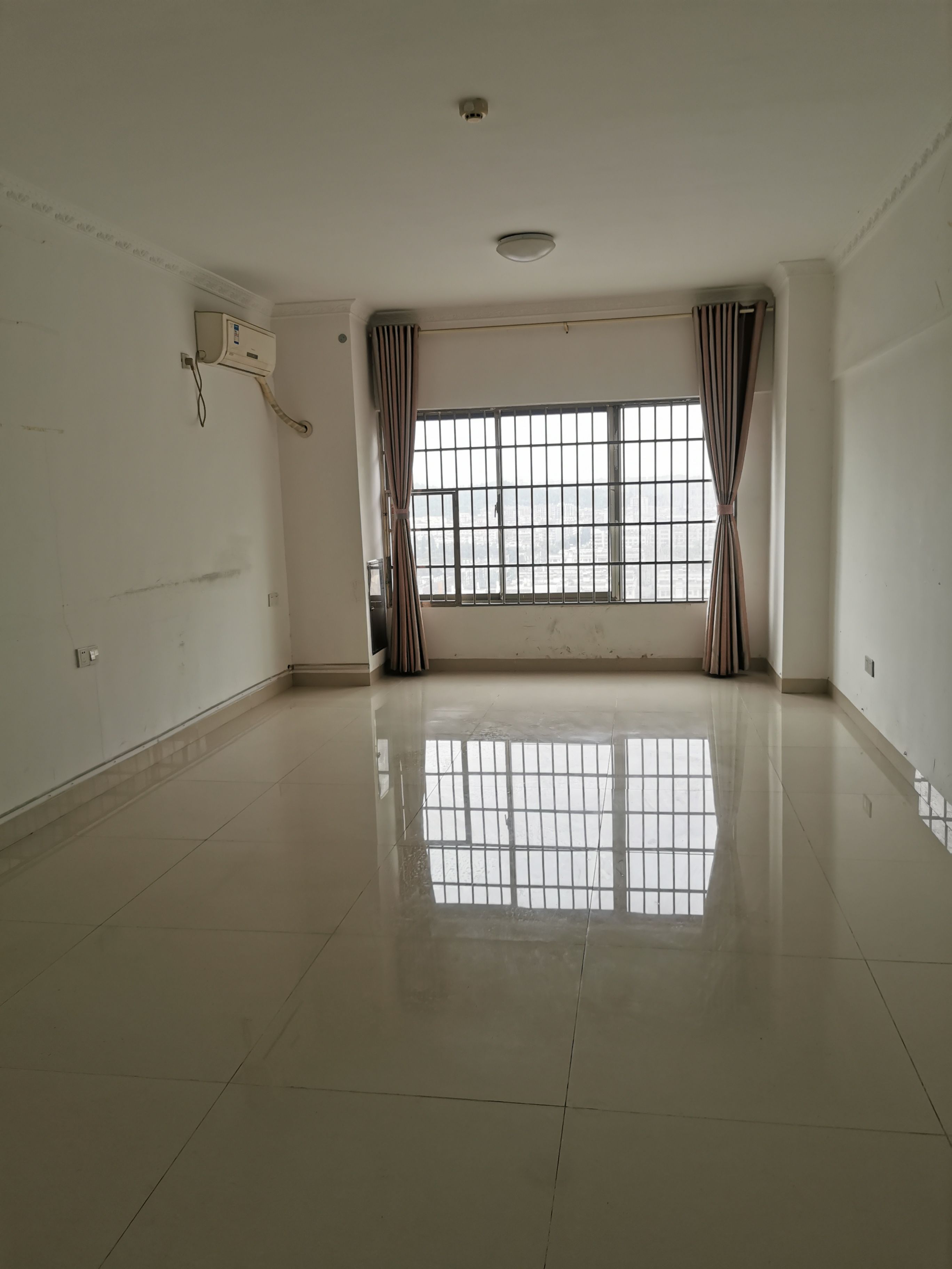 华融大厦 1室1厅1卫 26.0万 华融大厦 1室1厅1卫 26.0万客厅