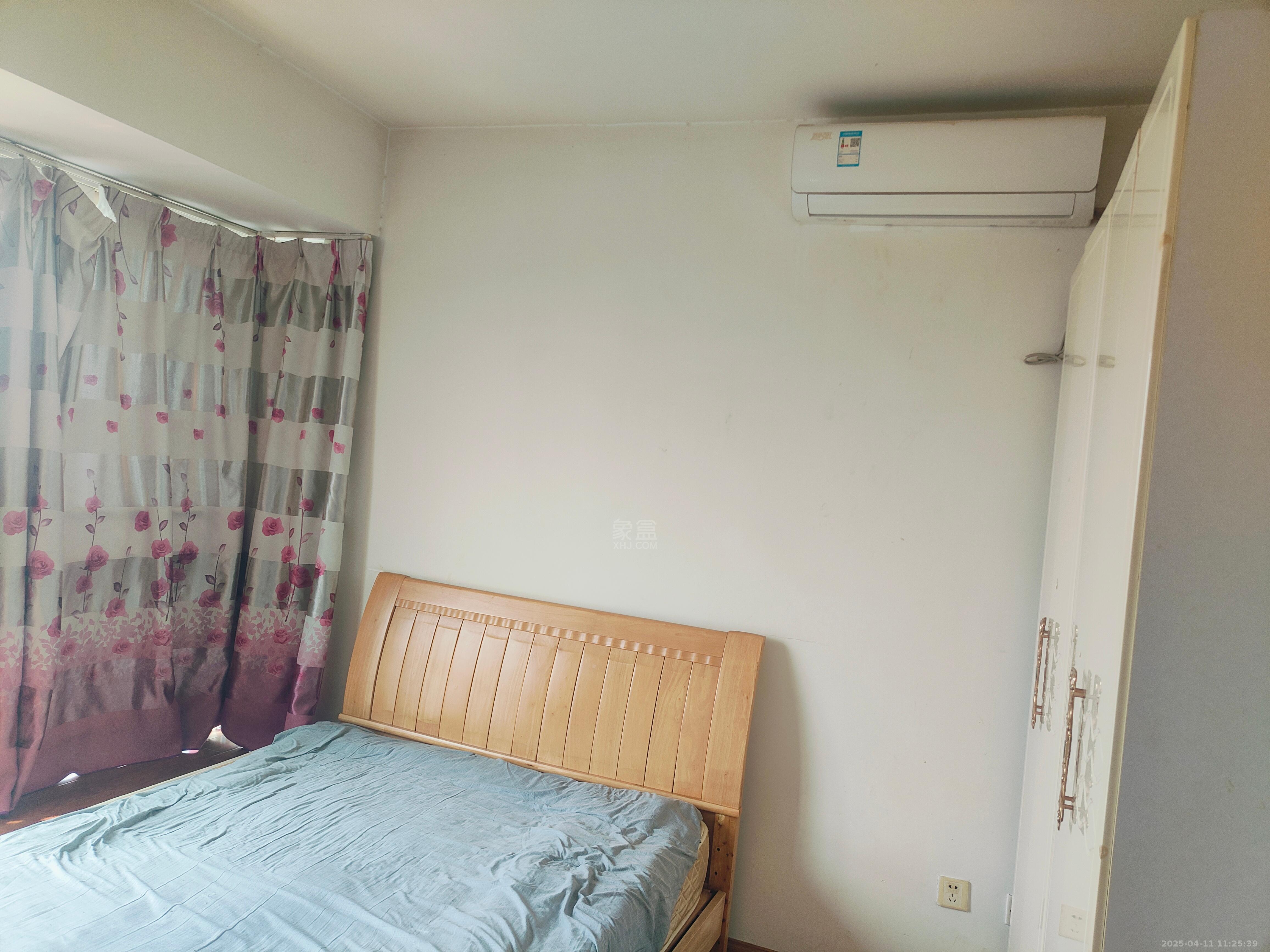 印象华都 3室2厅1卫 1300.0元/月 印象华都 3室2厅1卫 1300.0元/月室内图