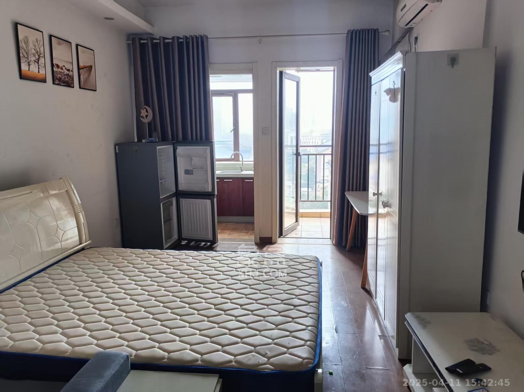 水岸世景  1室1厅1卫   1100.00元/月室内图