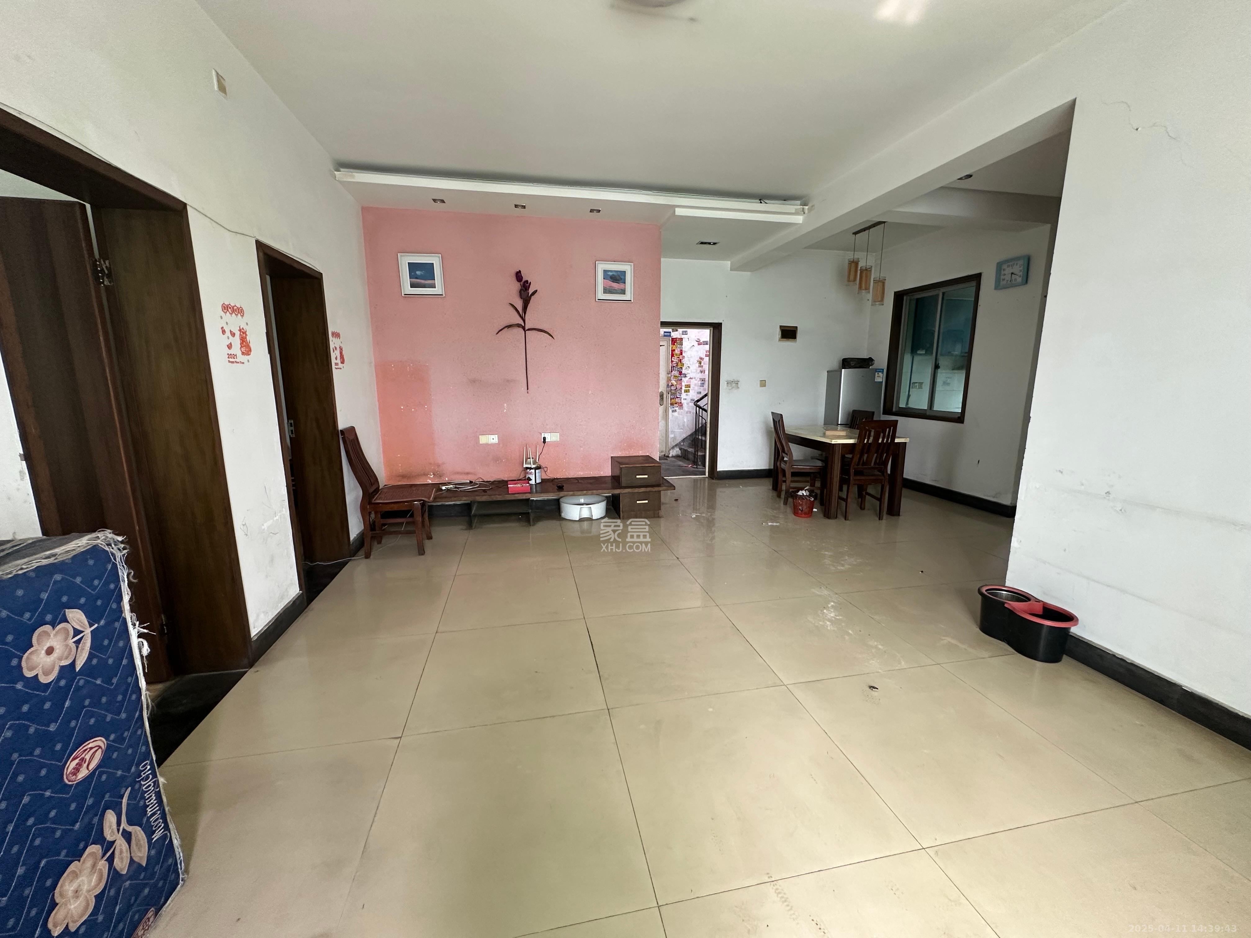 中南汽车世界 3室2厅1卫 1100.0元/月 中南汽车世界 3室2厅1卫 1100.0元/月室内图