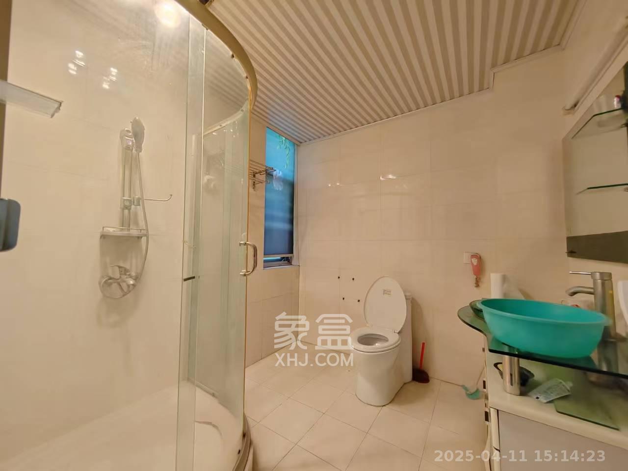 金峰小区北院（七里营社区）  4室2厅2卫    2400.0元/月室内图