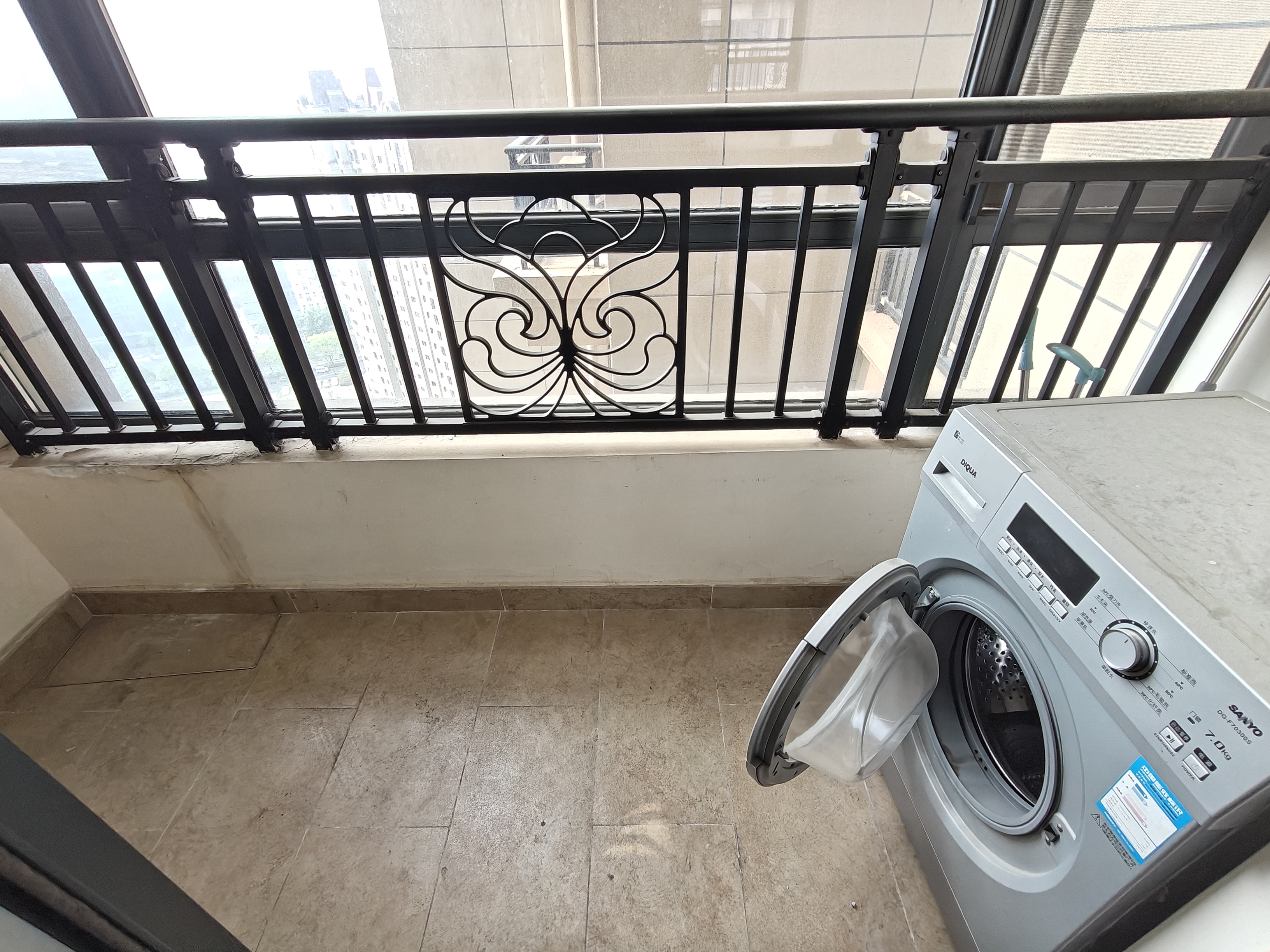 恒大华府 3室2厅2卫 1600.0元/月 恒大华府 3室2厅2卫 1600.0元/月室内图