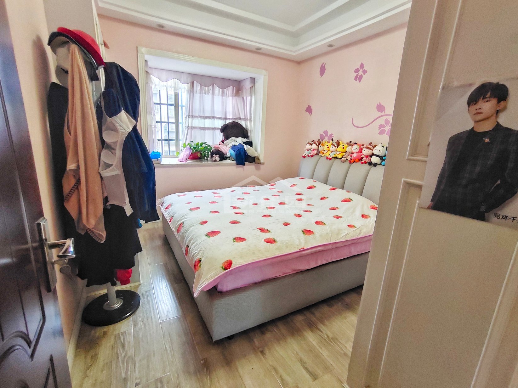 西溪美景  3室2厅2卫   80.00万客厅