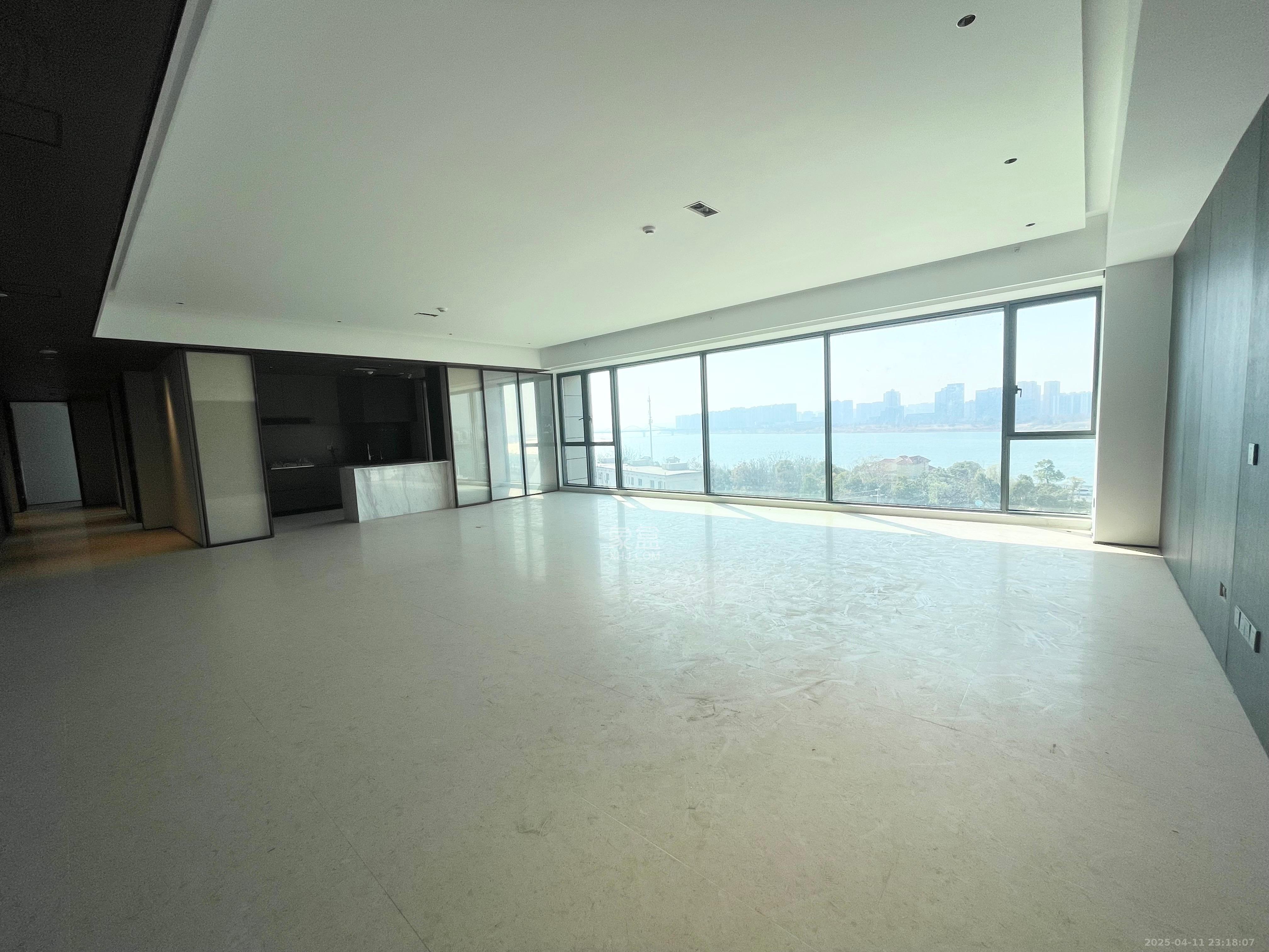 万科紫台 4室2厅3卫 16000.0元/月 万科紫台 4室2厅3卫 16000.0元/月室内图