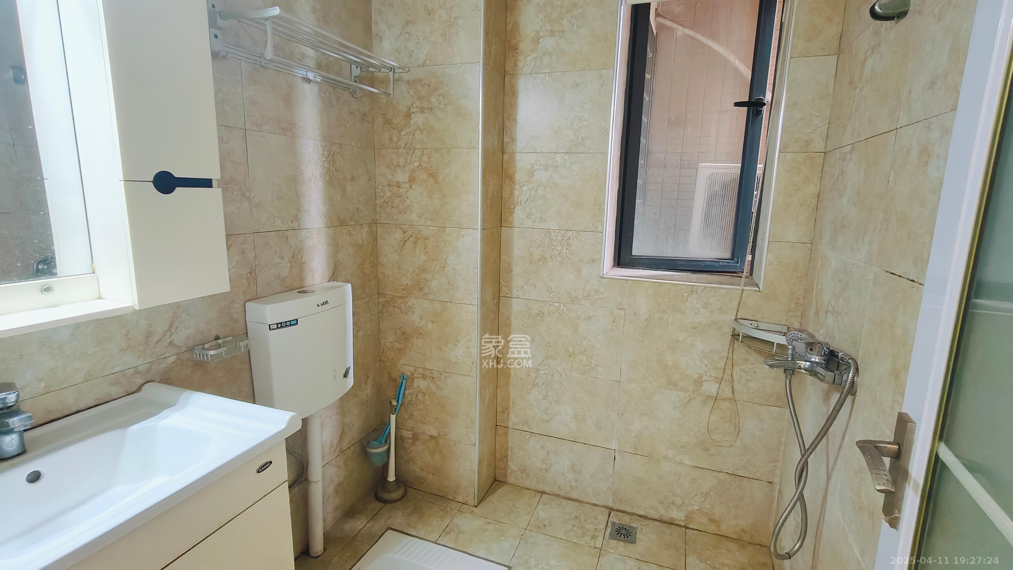 万博汇  2室2厅1卫   2800.00元/月室内图