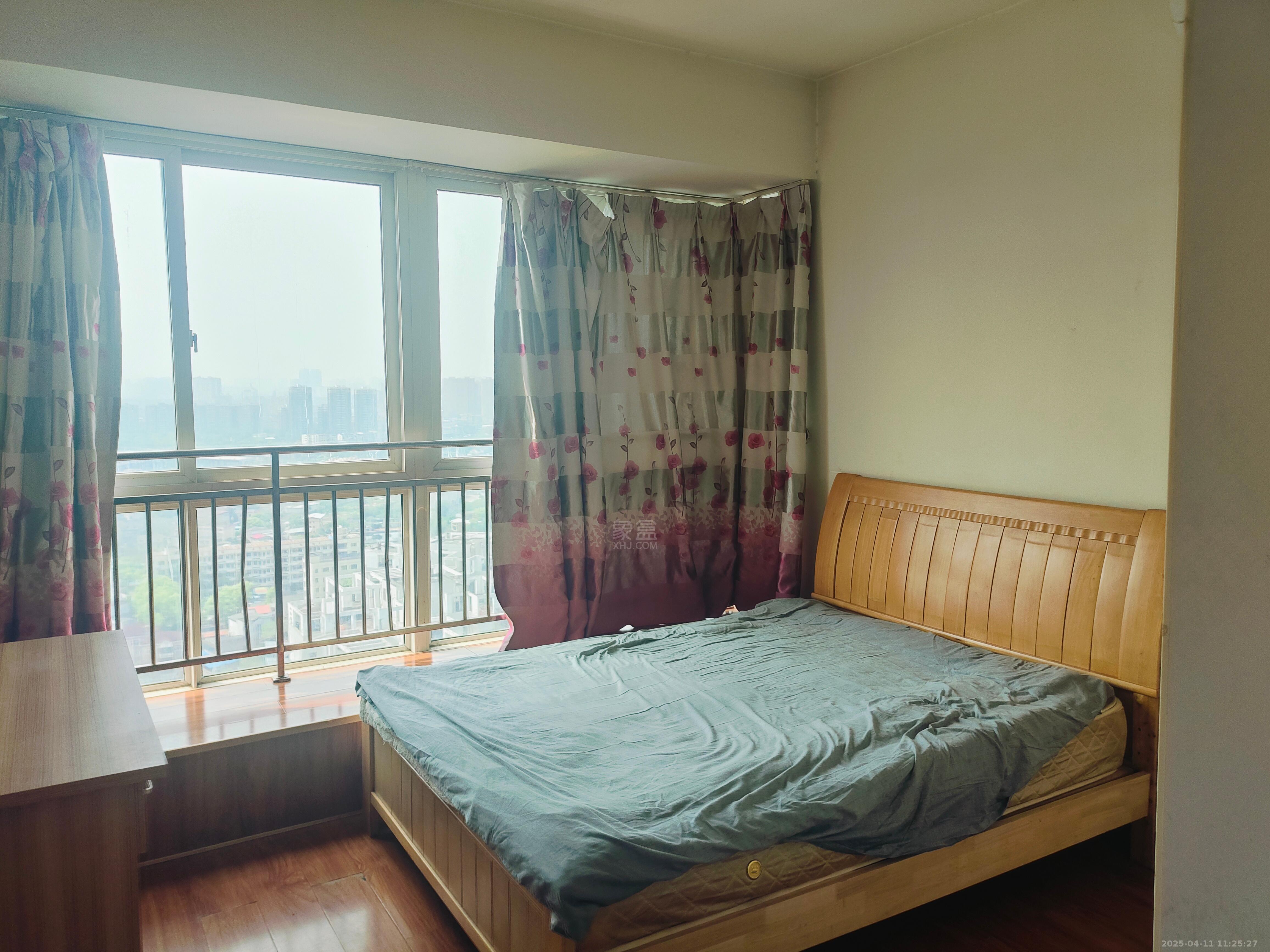 印象华都 3室2厅1卫 1300.0元/月 印象华都 3室2厅1卫 1300.0元/月室内图