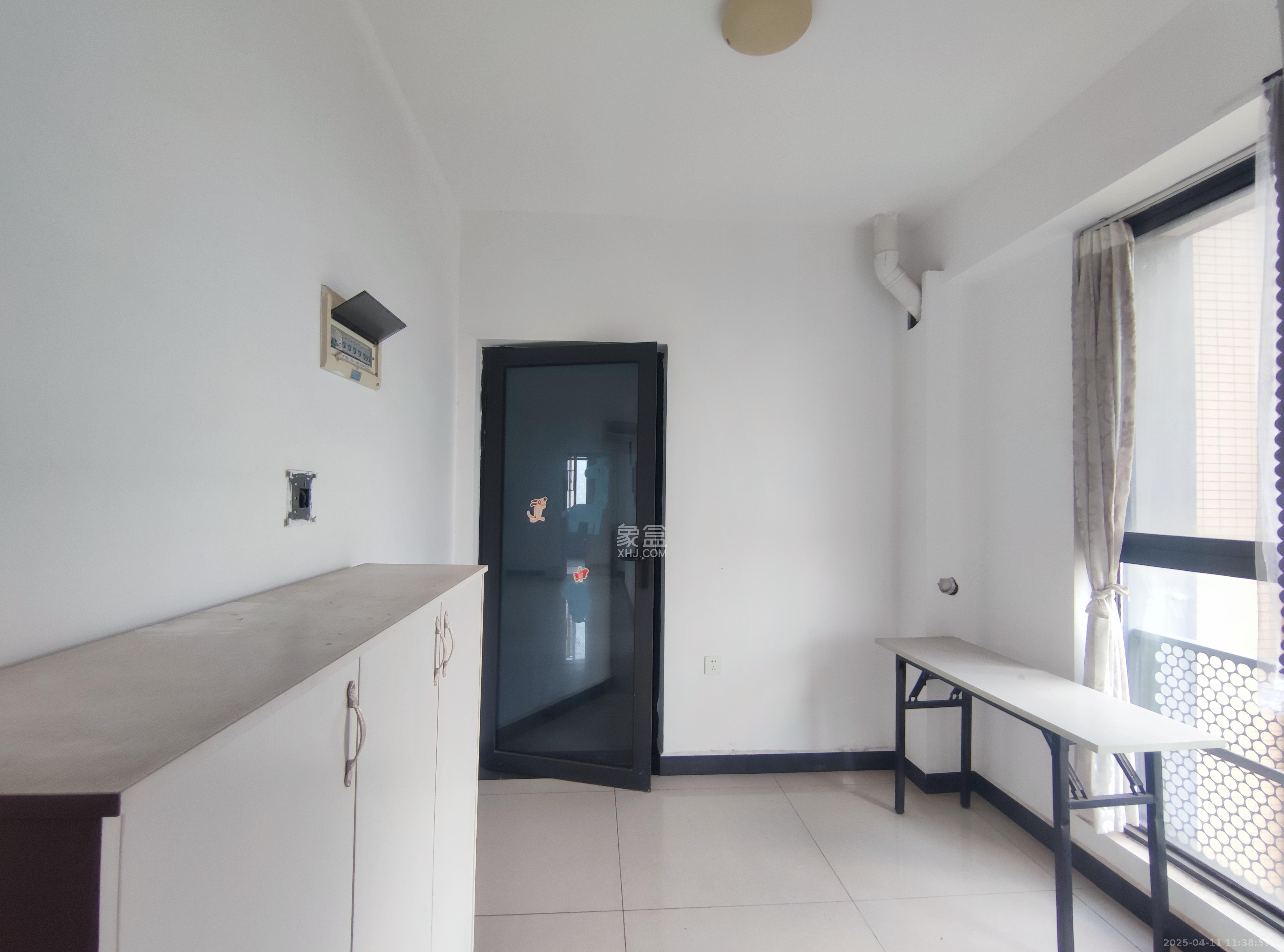 长房半岛蓝湾(观山月) 3室2厅2卫 2400.0元/月 长房半岛蓝湾(观山月) 3室2厅2卫 2400.0元/月室内图