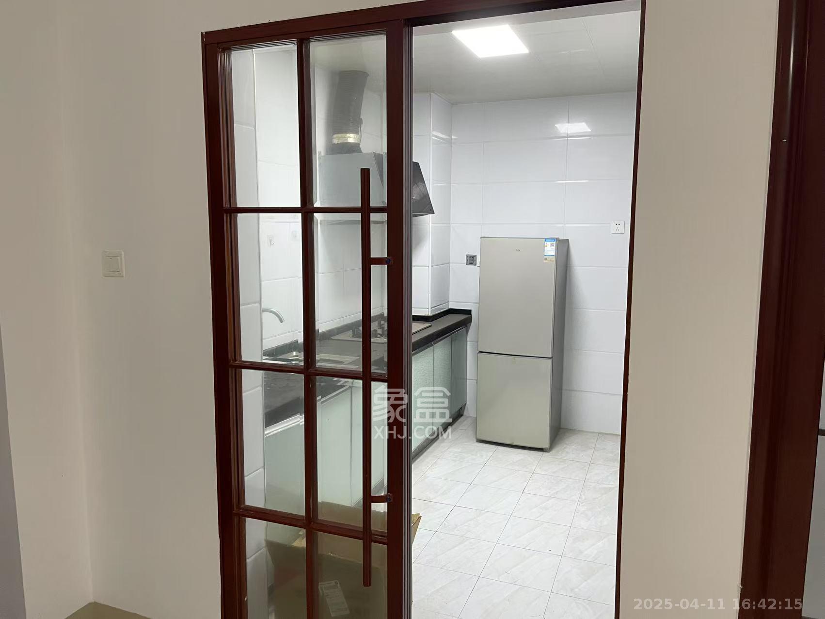 迎新佳苑  1室2厅1卫    2200.0元/月 迎新佳苑  1室2厅1卫    2200.0元/月室内图