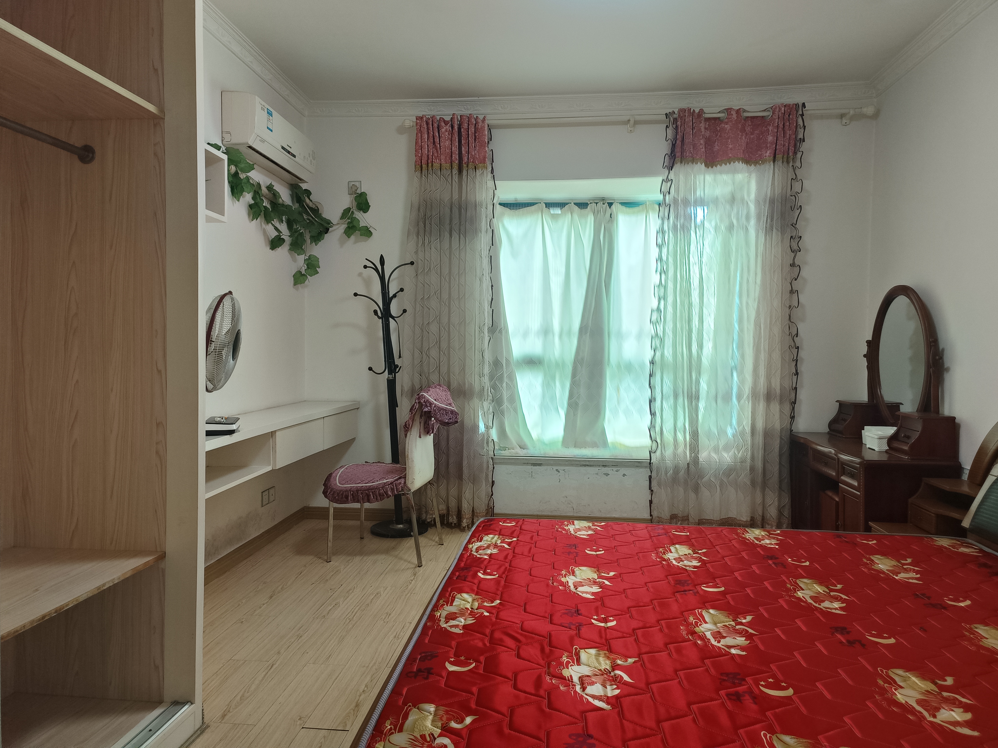 俊景花园  3室2厅2卫   1800.00元/月室内图