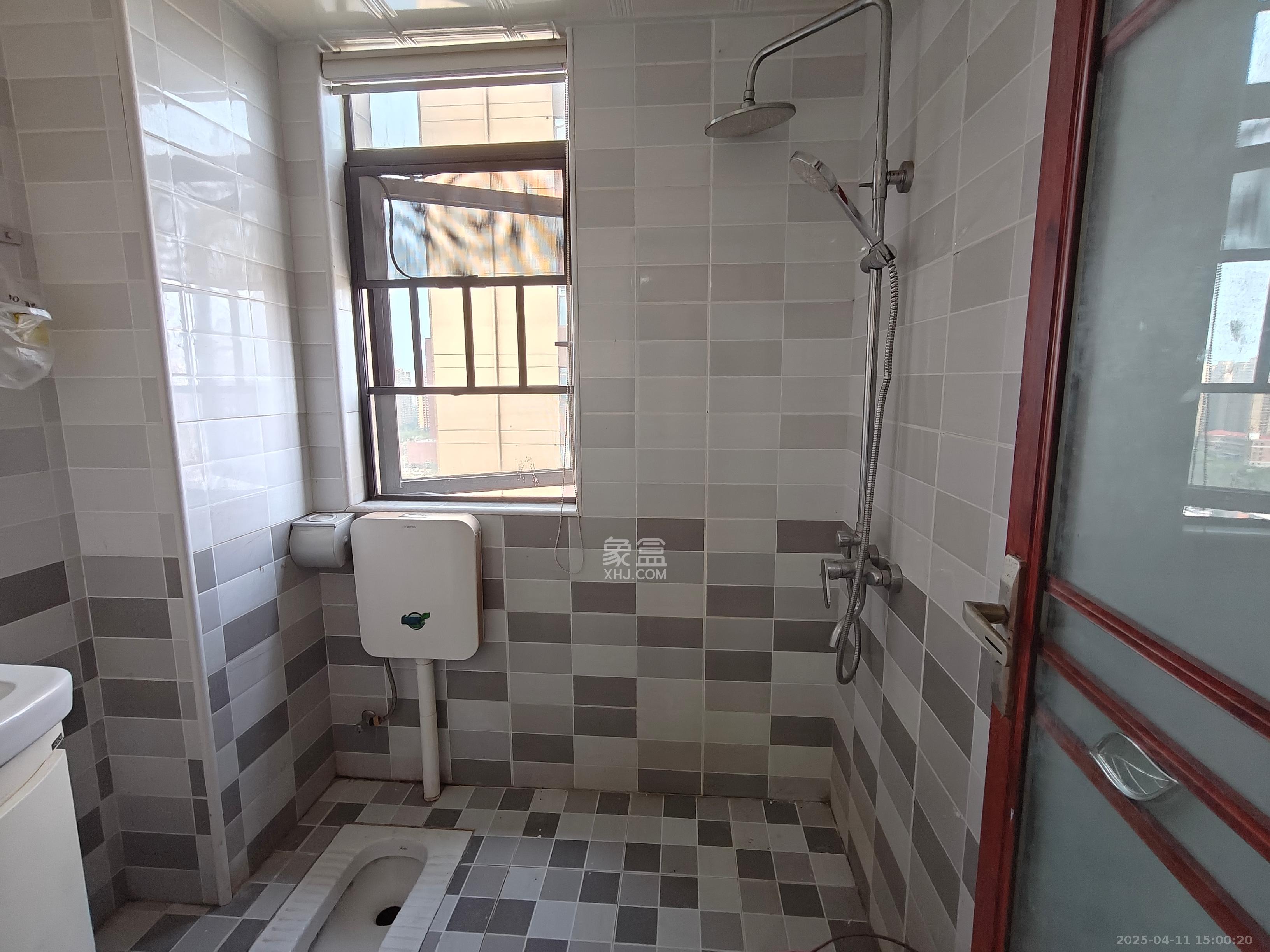 艾美潇湘  4室2厅2卫    2200.0元/月 艾美潇湘  4室2厅2卫    2200.0元/月室内图