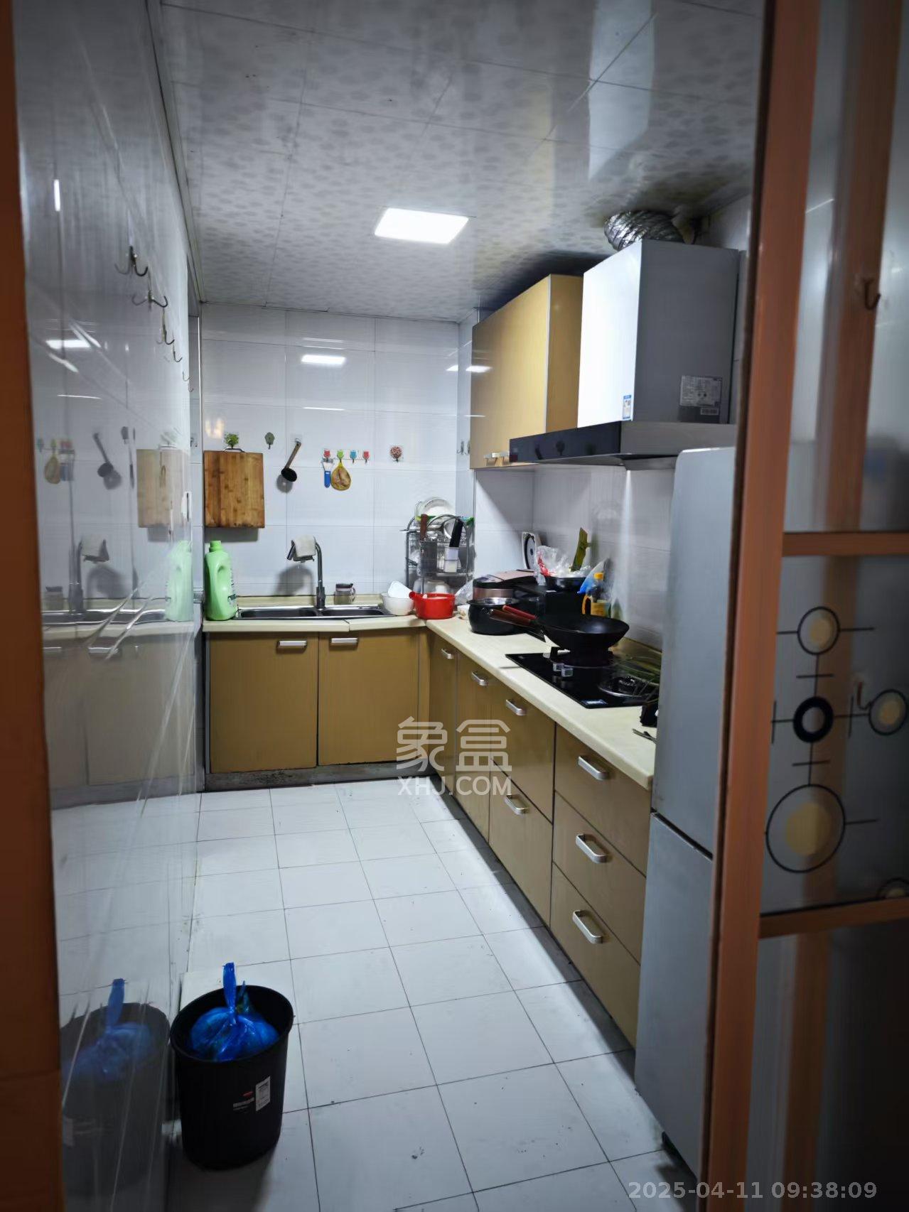 保利麓谷林语A区  2室2厅1卫   2400.00元/月室内图