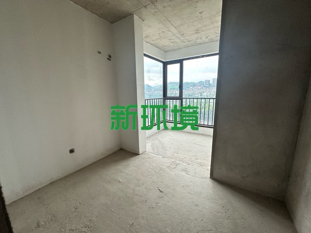 江与城  4室2厅2卫   113.00万客厅