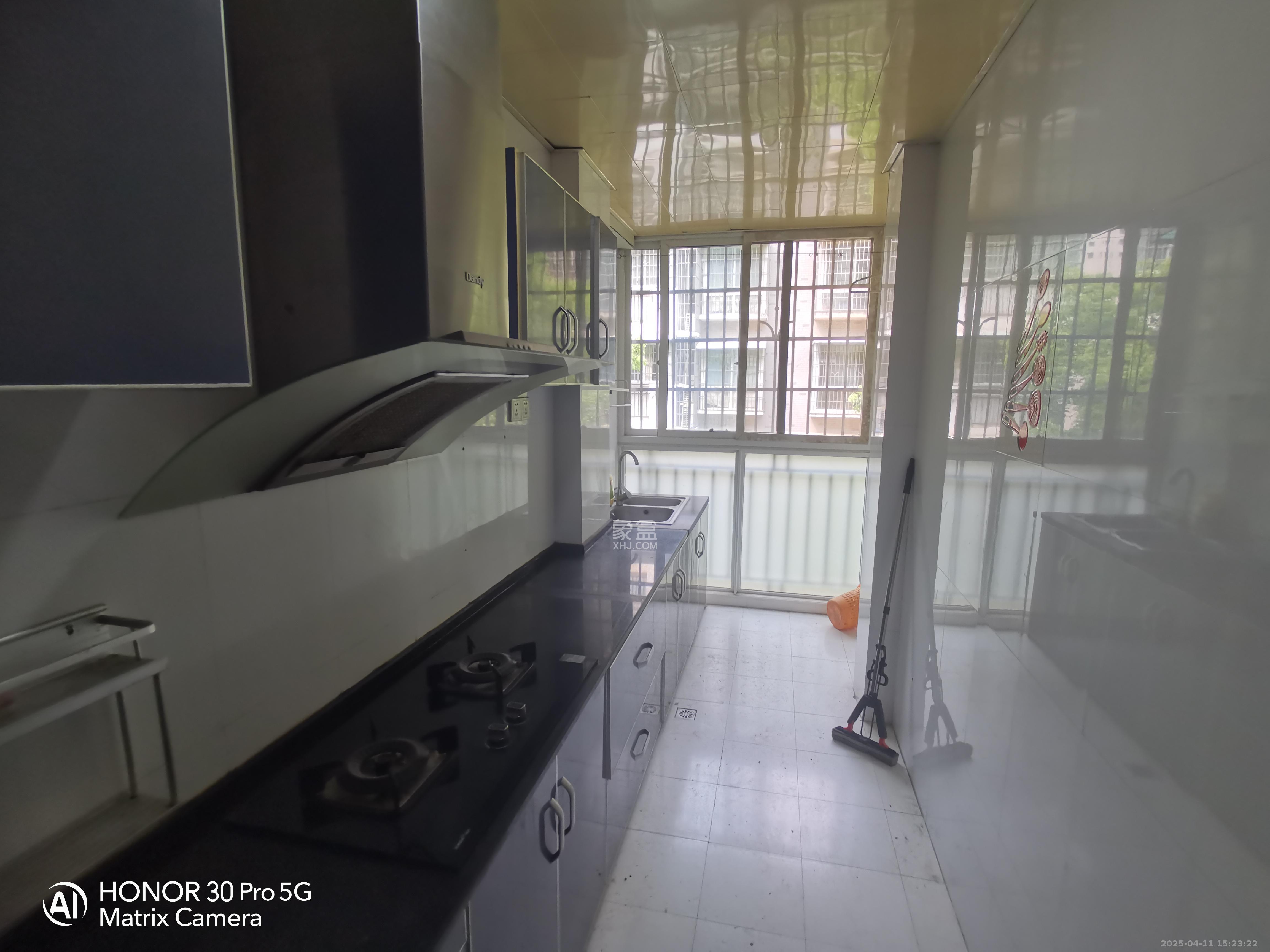 好家园 3室2厅2卫 1800.0元/月 好家园 3室2厅2卫 1800.0元/月室内图