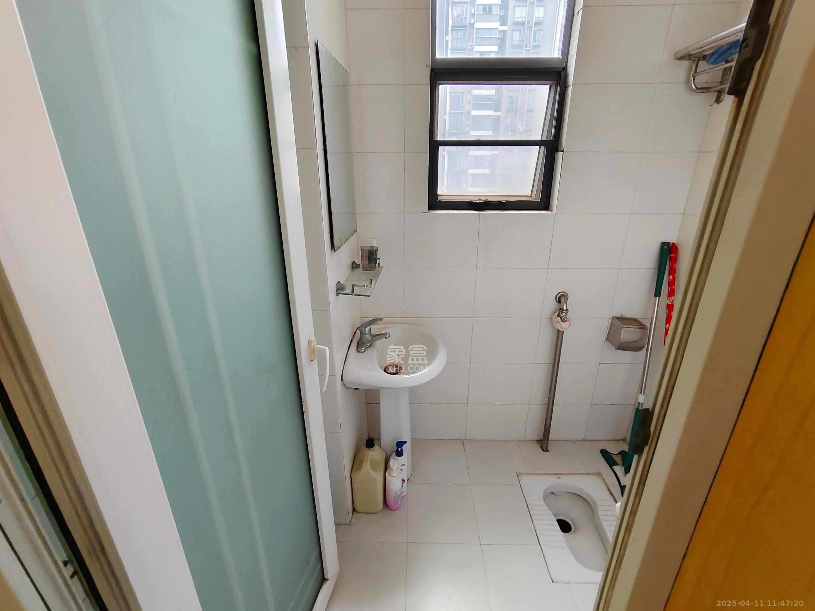 银港水晶城  3室2厅2卫   2800.00元/月室内图