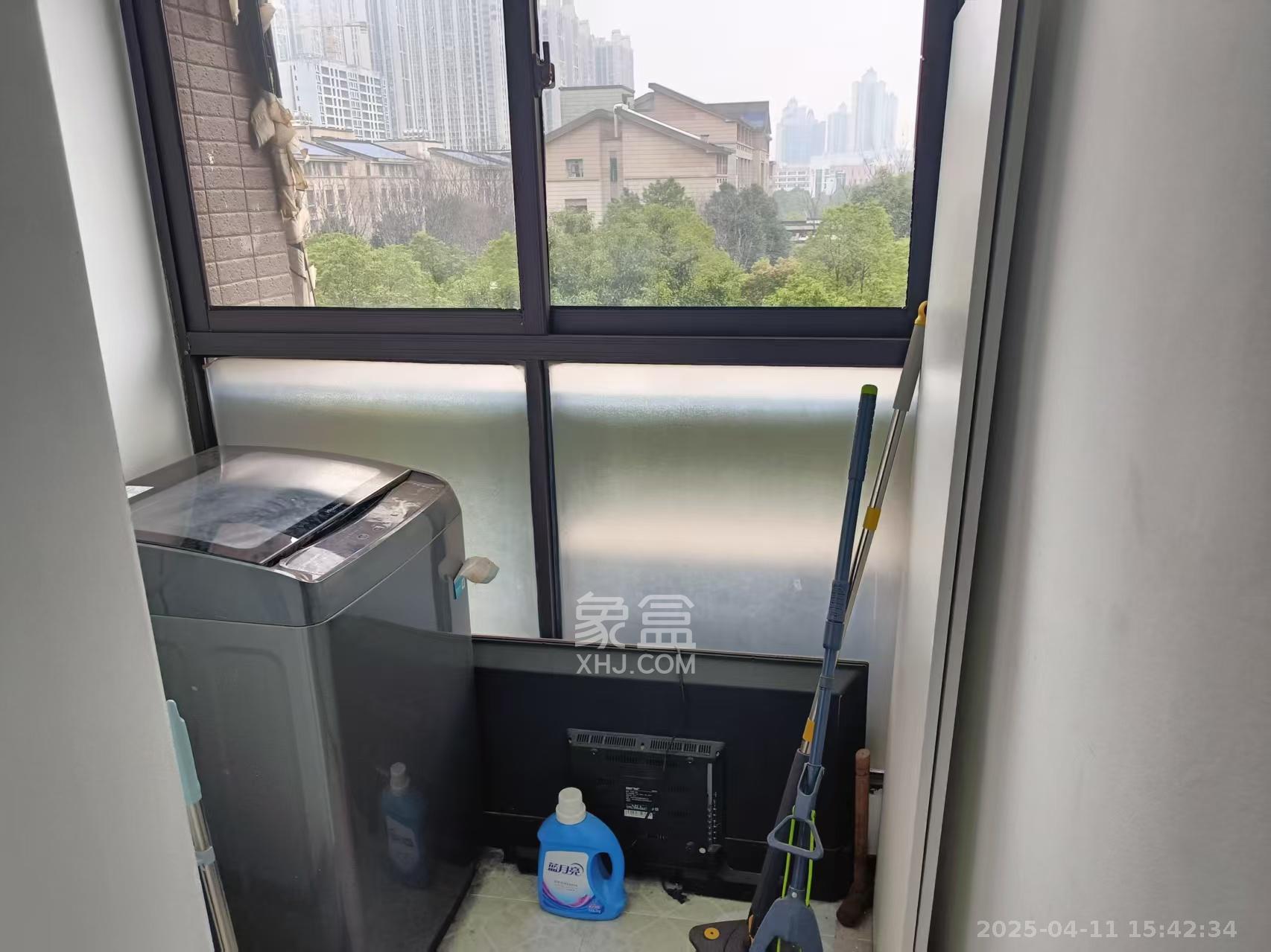 水岸世景  1室1厅1卫   1100.00元/月室内图