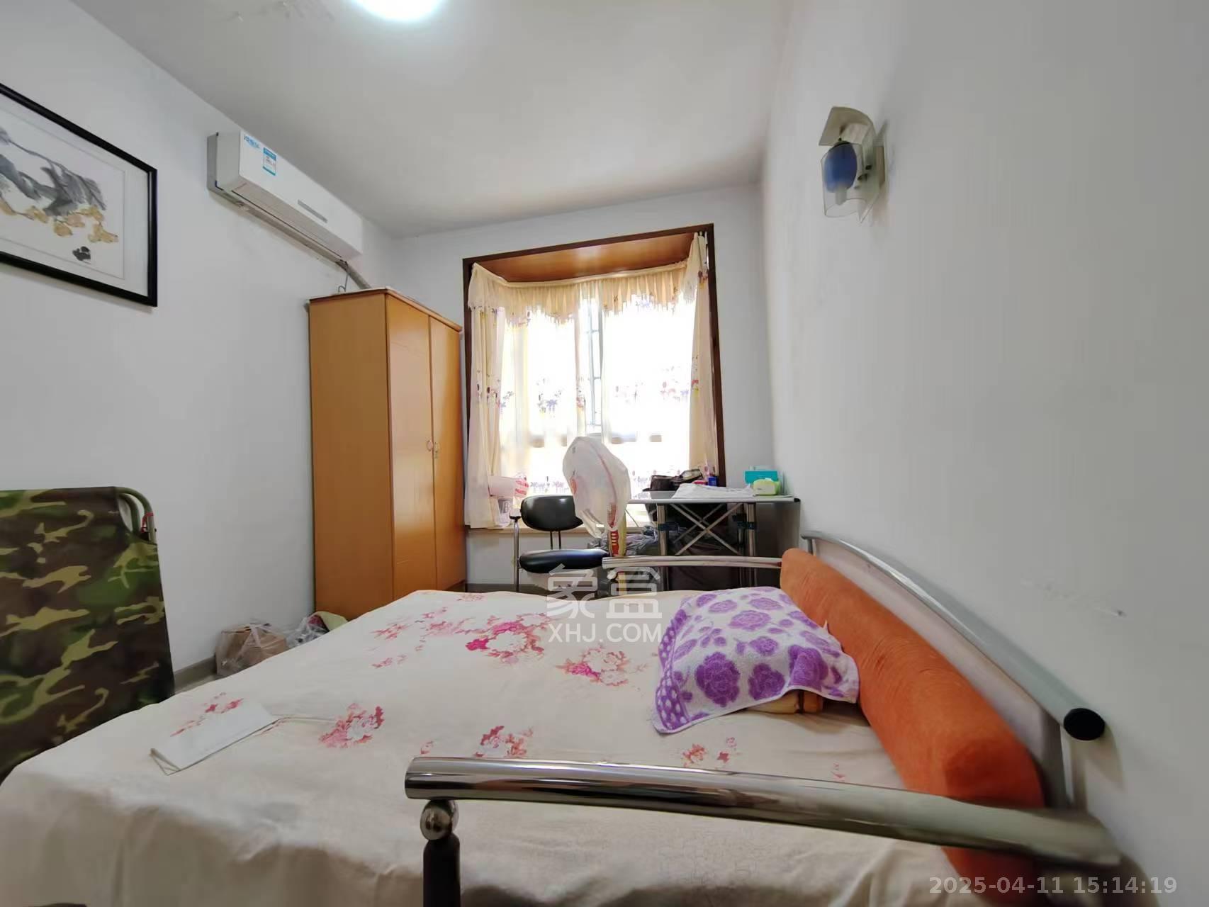 金峰小区北院（七里营社区）  4室2厅2卫    2400.0元/月室内图