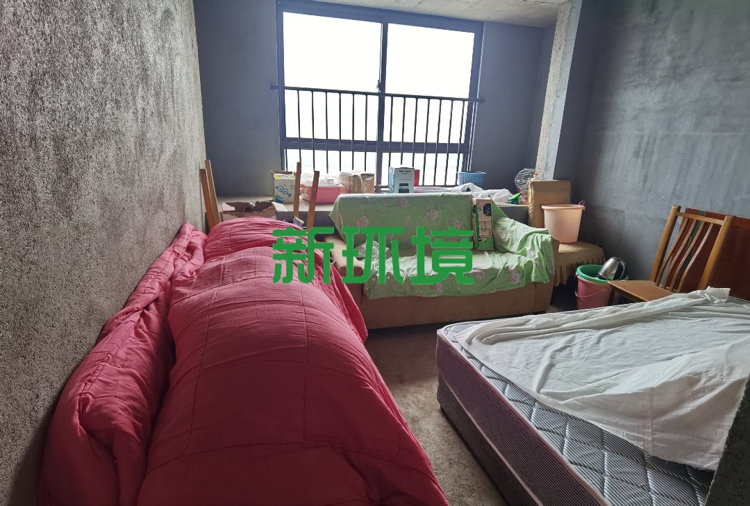 江与城  3室2厅2卫   108.00万客厅