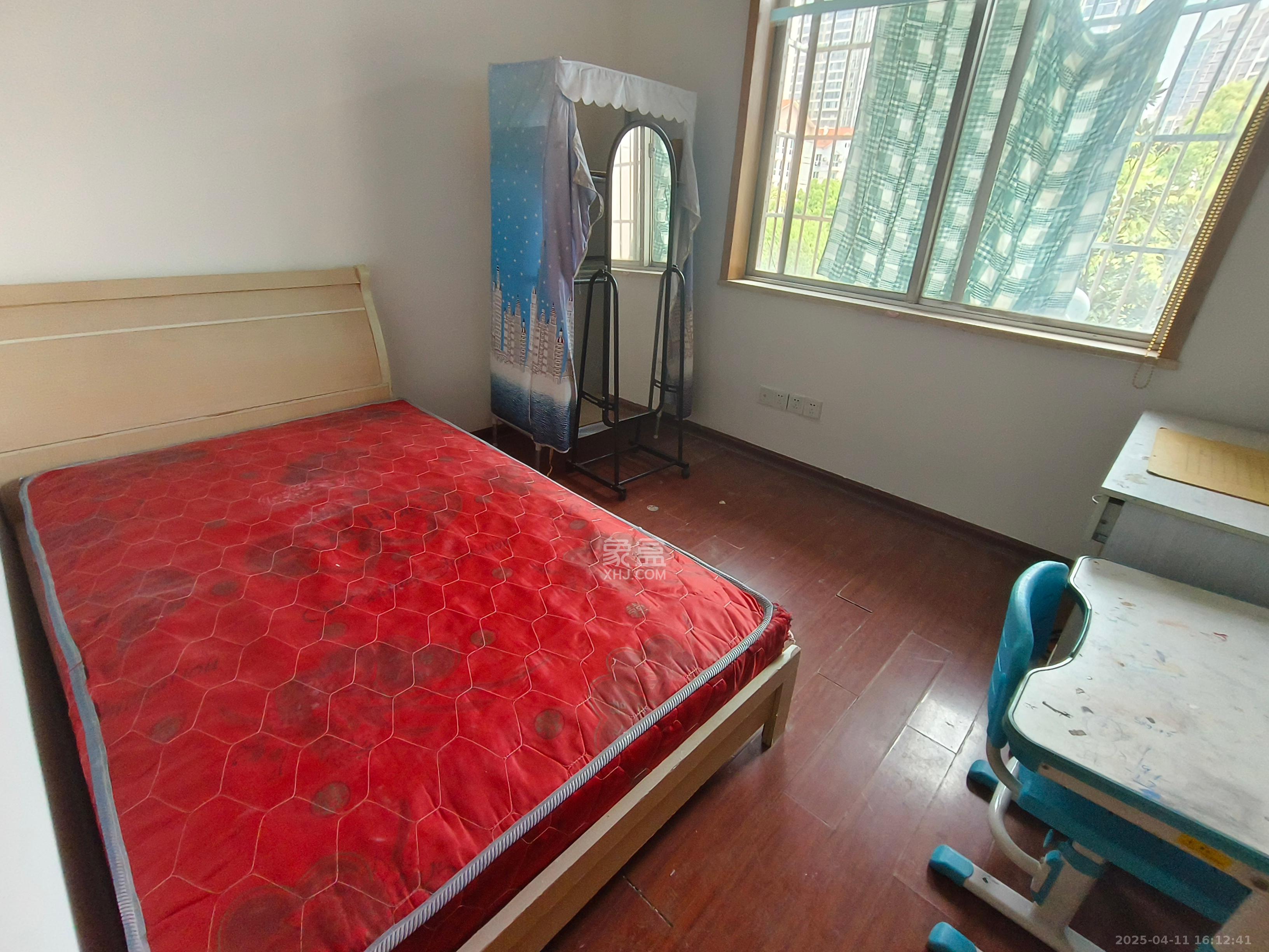 金鹰小区  3室2厅2卫    2700.0元/月室内图