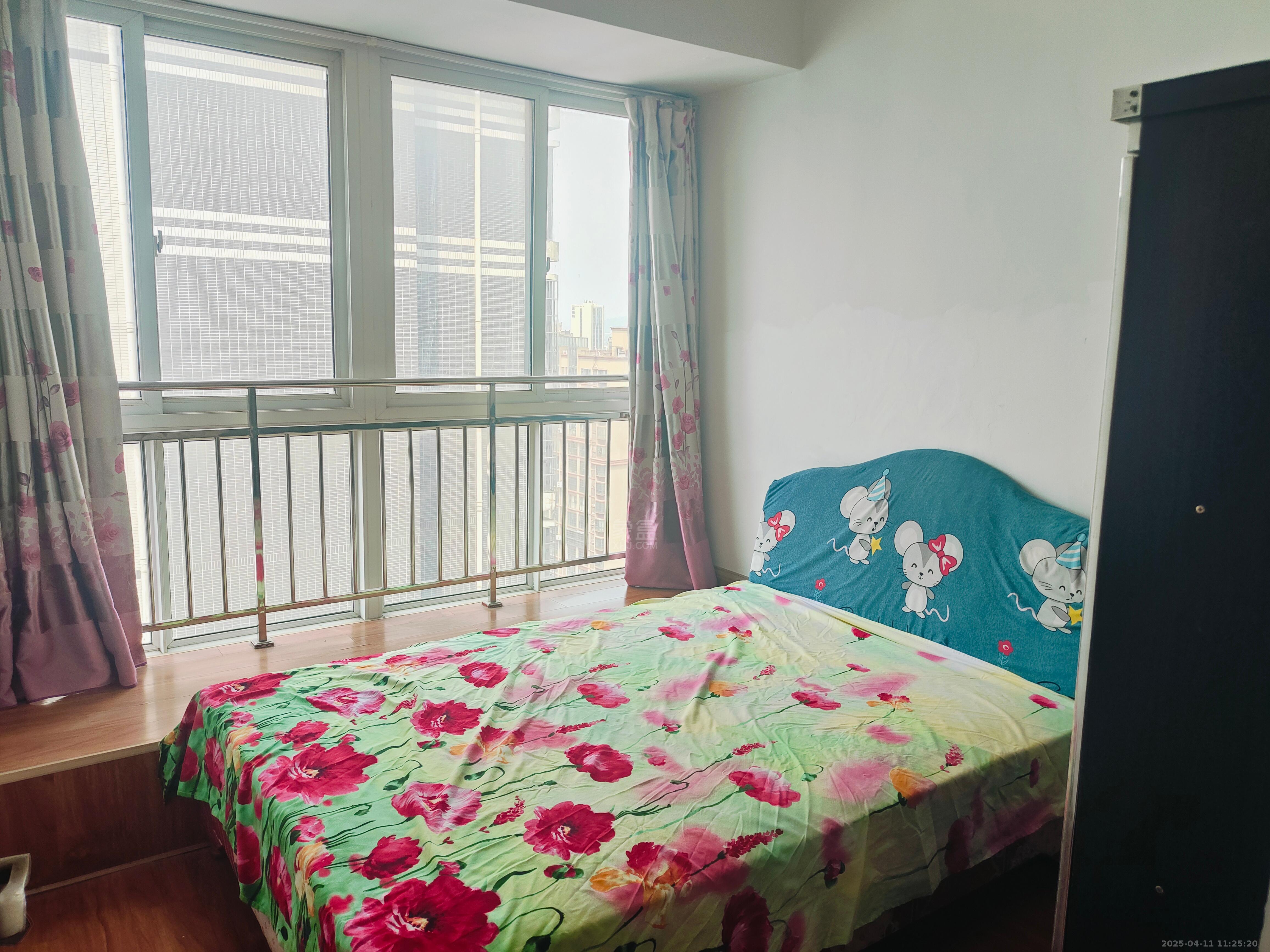 印象华都 3室2厅1卫 1300.0元/月 印象华都 3室2厅1卫 1300.0元/月室内图