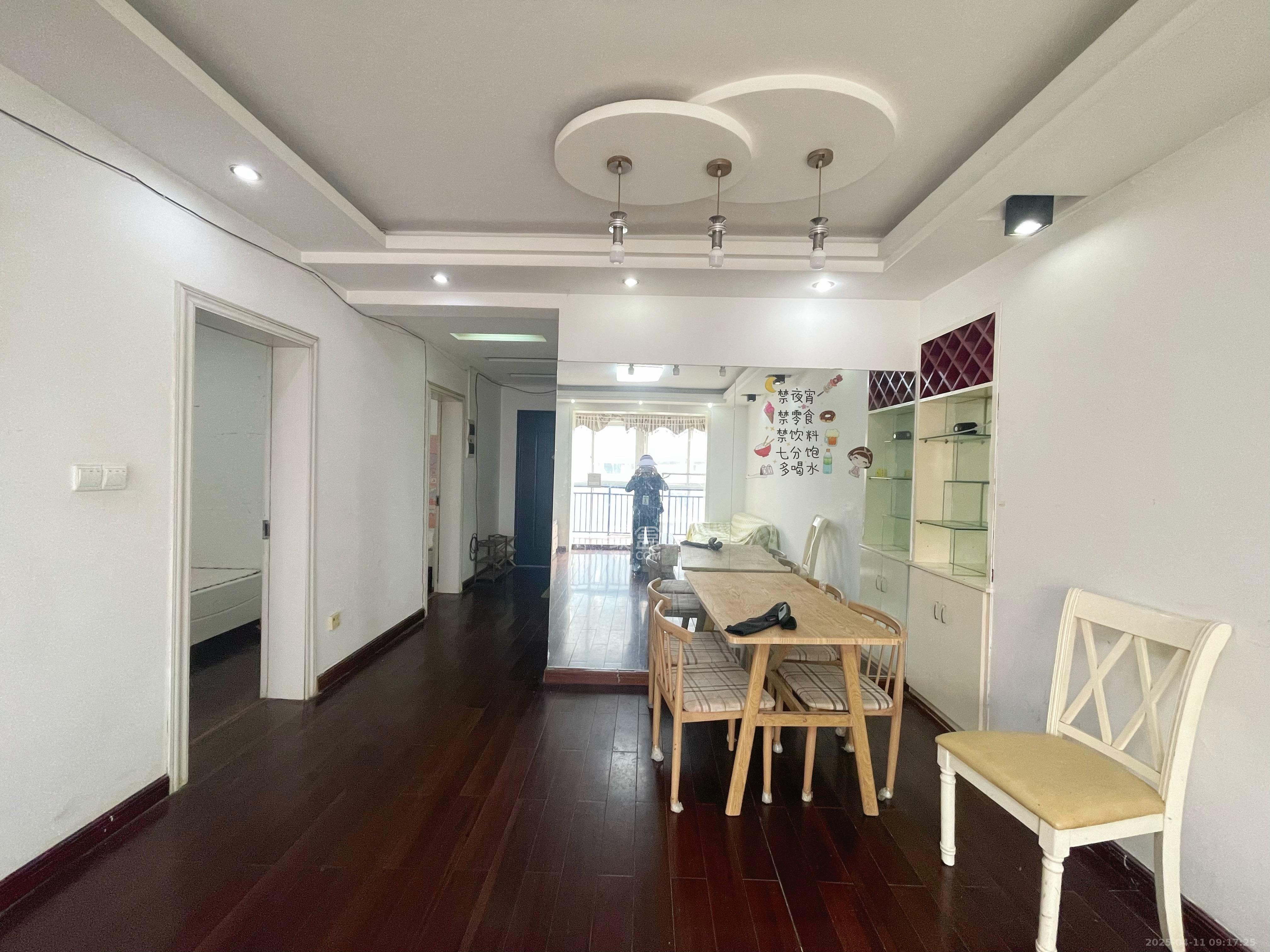 龙王港社区  3室2厅1卫   2400.00元/月室内图