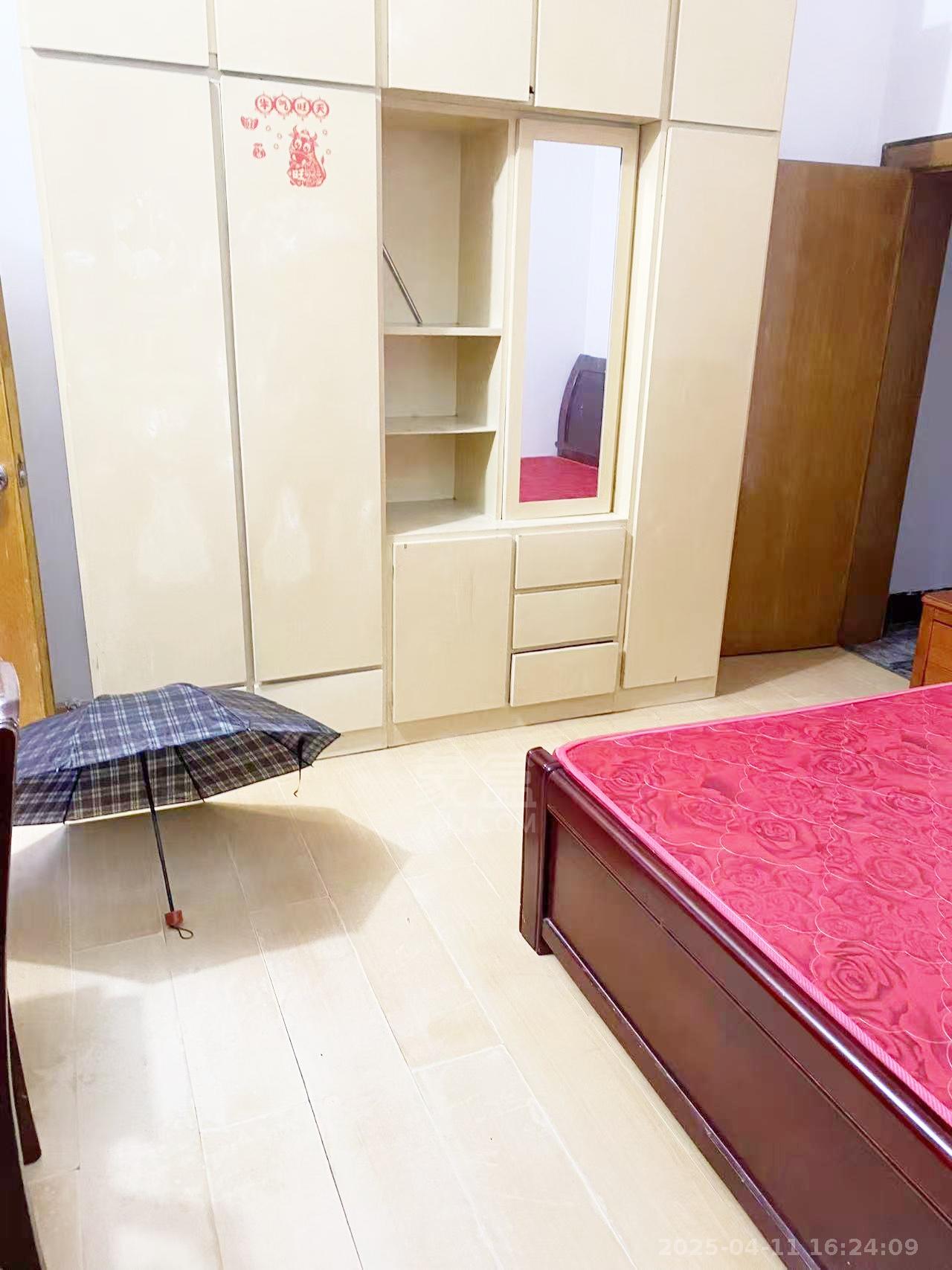 新月塘二村  3室2厅2卫   1000.00元/月室内图