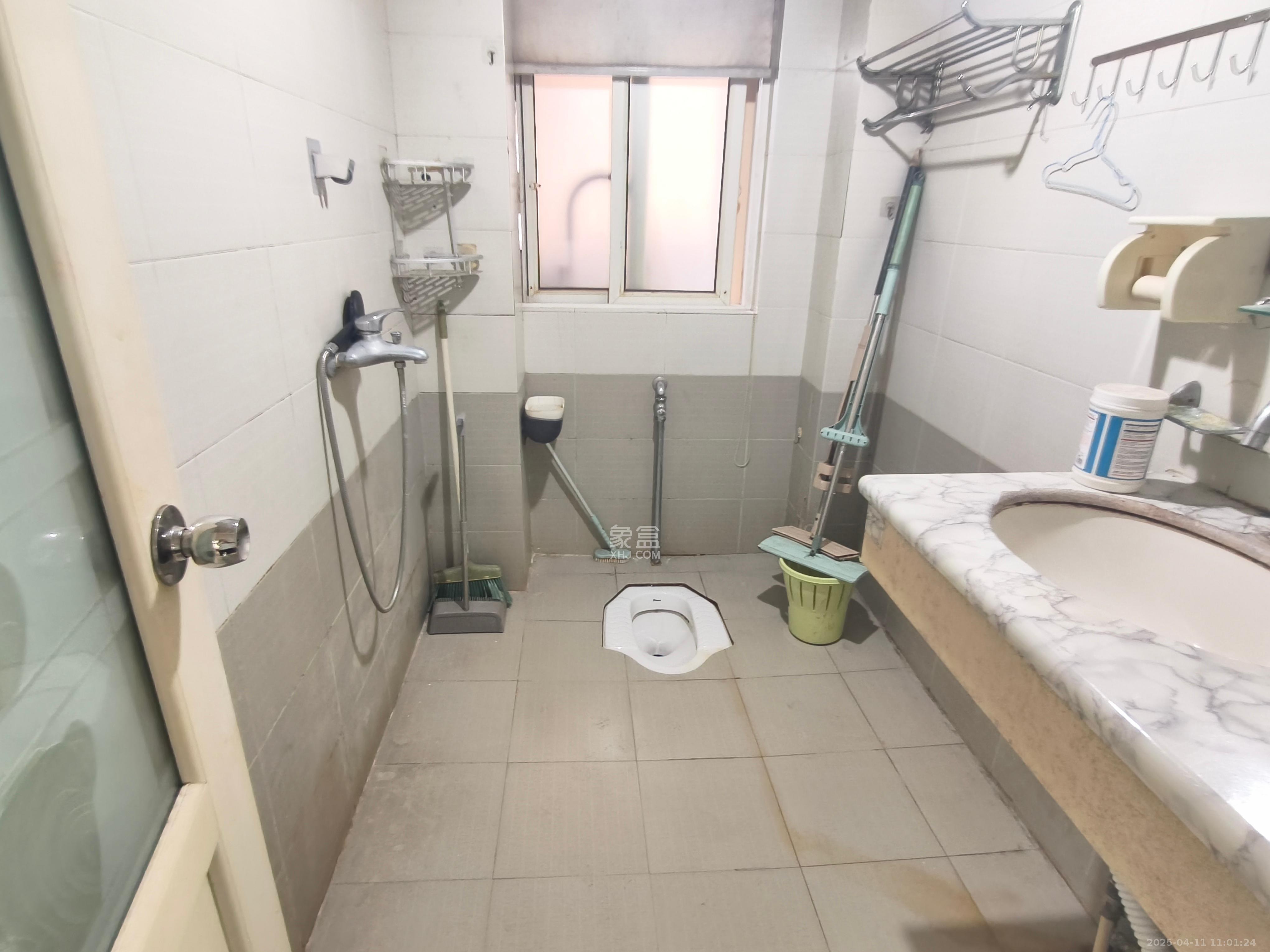 翡翠林居 3室2厅2卫 1900.0元/月 翡翠林居 3室2厅2卫 1900.0元/月室内图