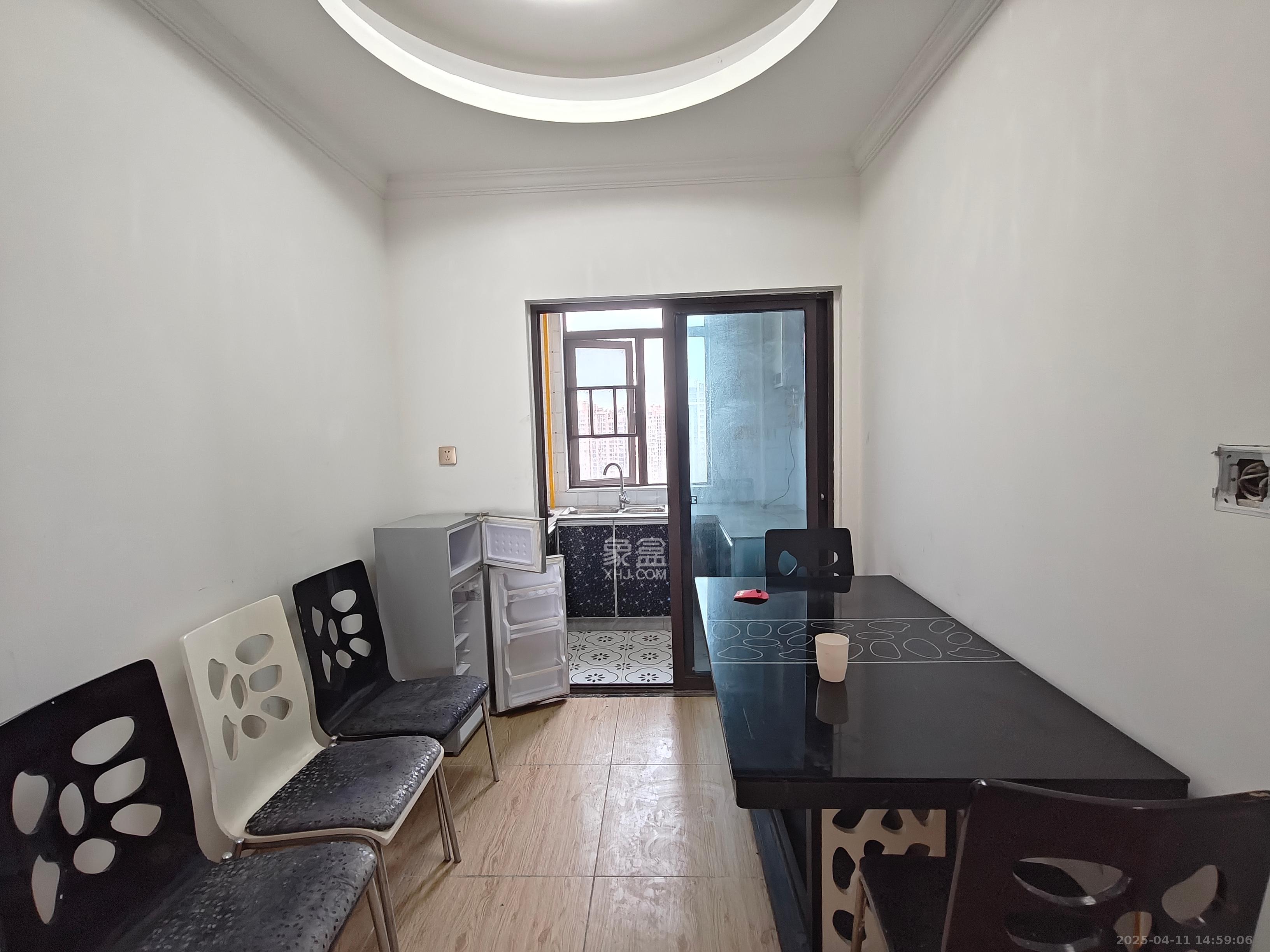 艾美潇湘  4室2厅2卫    2200.0元/月 艾美潇湘  4室2厅2卫    2200.0元/月室内图