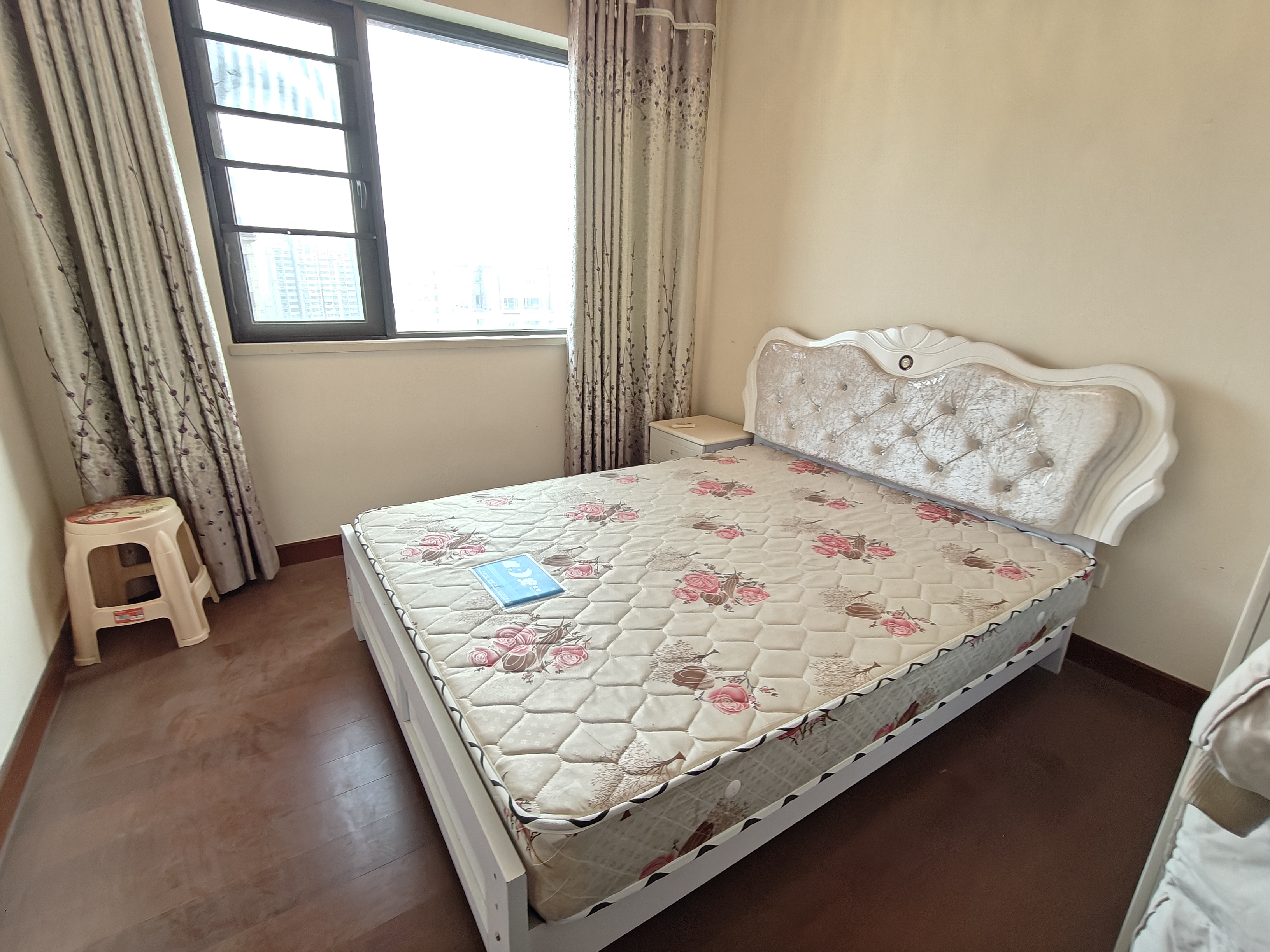 恒大华府 3室2厅2卫 1600.0元/月 恒大华府 3室2厅2卫 1600.0元/月室内图