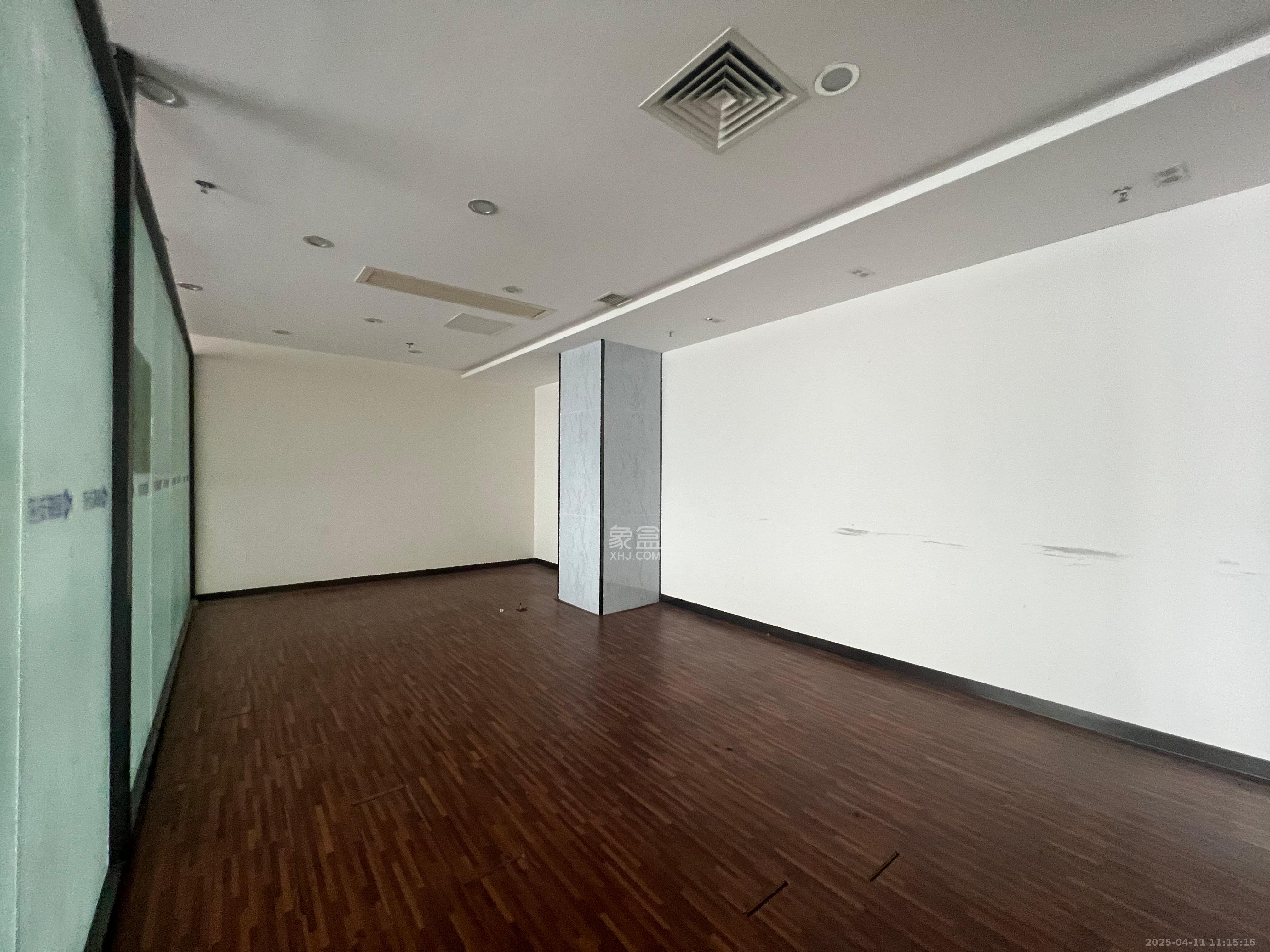 万达广场   383.0㎡      18500.0元/月