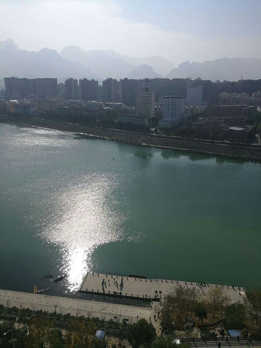 维港御景湾  5室2厅2卫   360.00万客厅