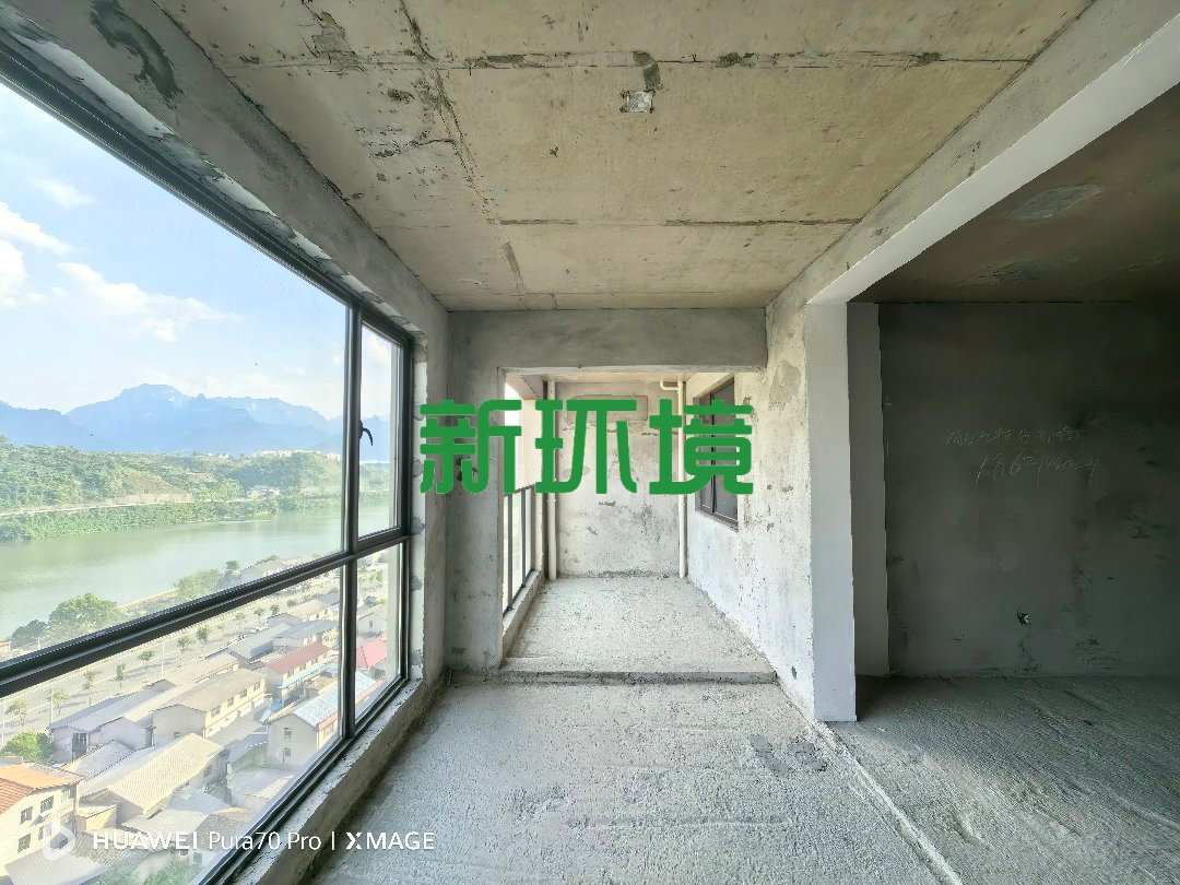山水印象澜庭  4室2厅2卫   115.00万客厅